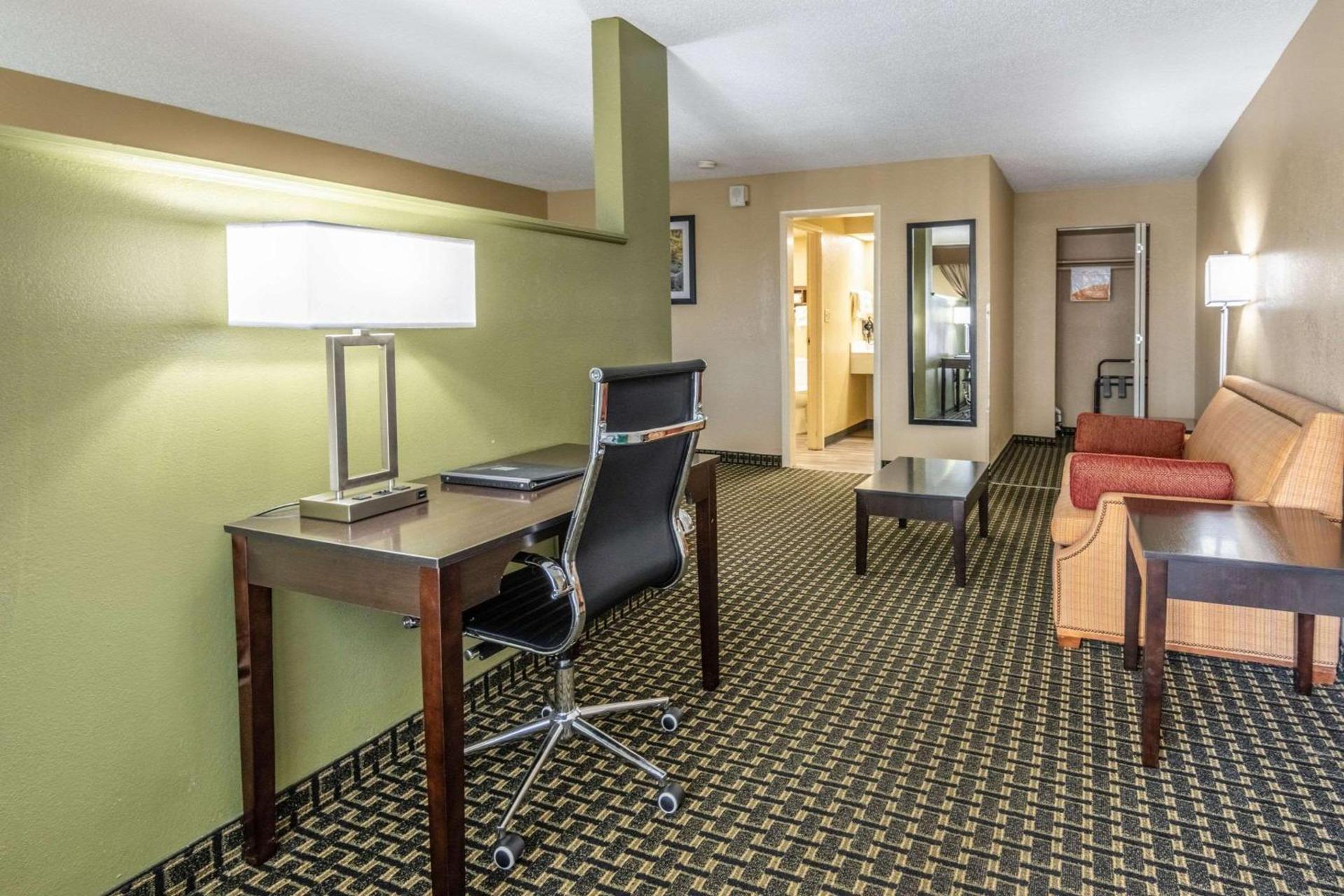 Quality Inn Perry - National Fairgrounds Area photo 2