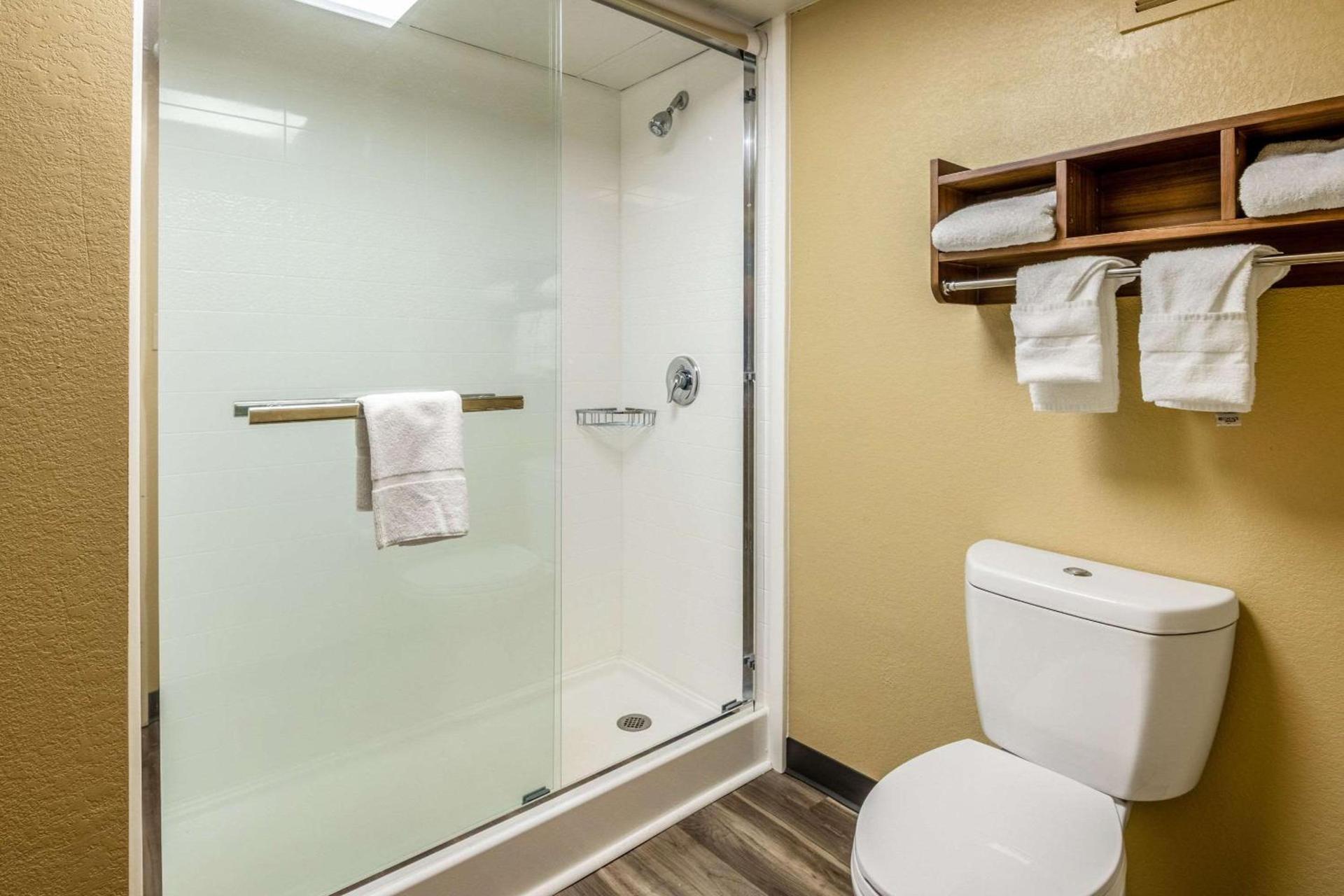 Quality Inn Perry - National Fairgrounds Area photo 3