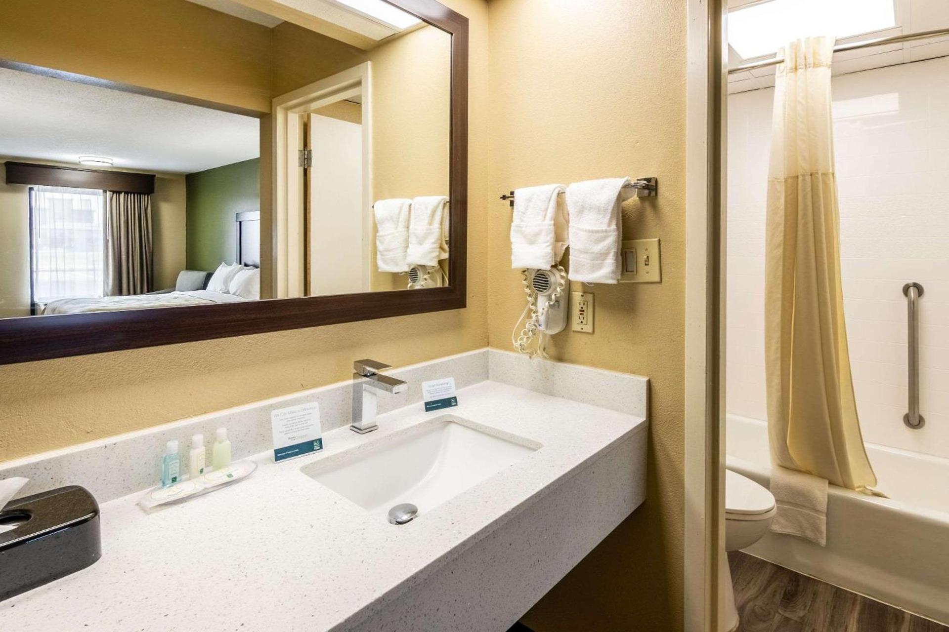 Quality Inn Perry - National Fairgrounds Area photo 11