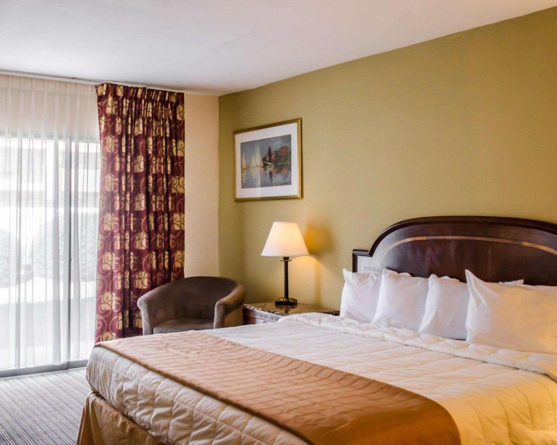 Quality Inn & Suites Pensacola Bayview photo 7