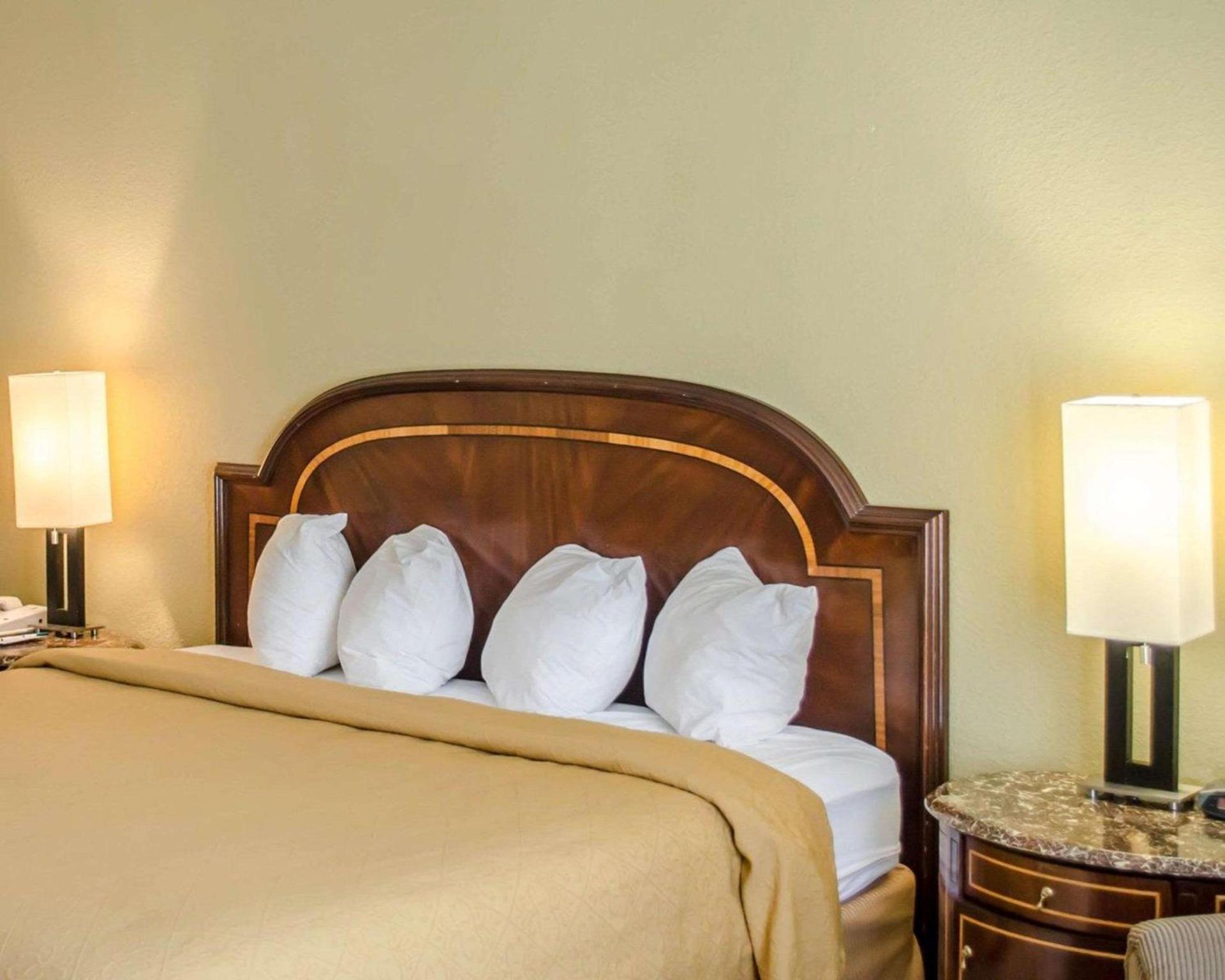 Quality Inn & Suites Pensacola Bayview photo 6