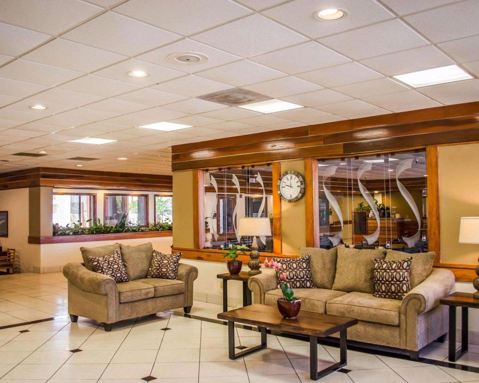 Quality Inn & Suites Pensacola Bayview photo 4