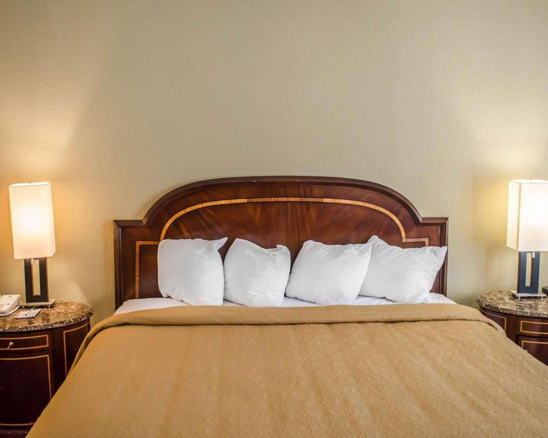 Quality Inn & Suites Pensacola Bayview photo 5