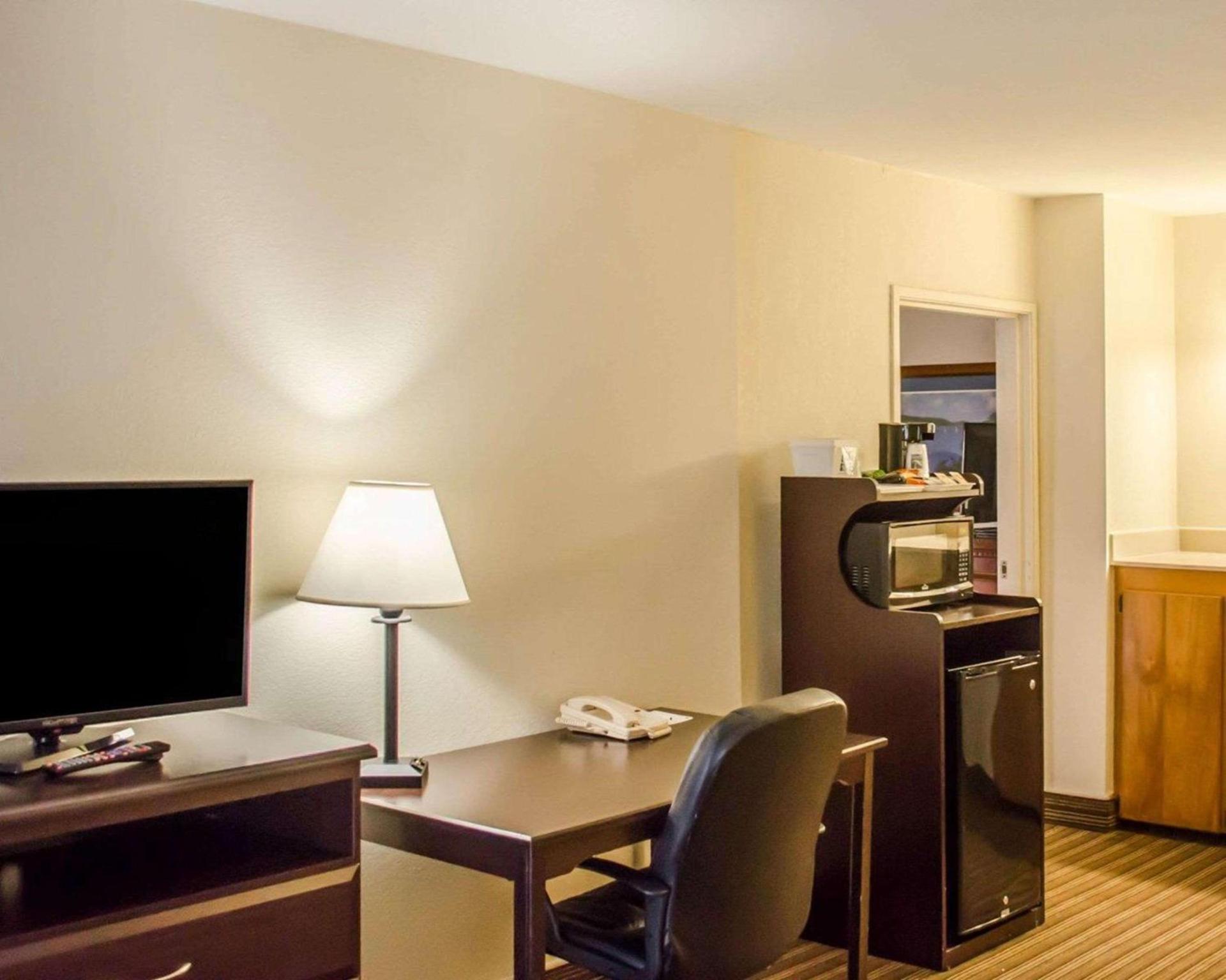 Quality Inn & Suites Pensacola Bayview photo 15