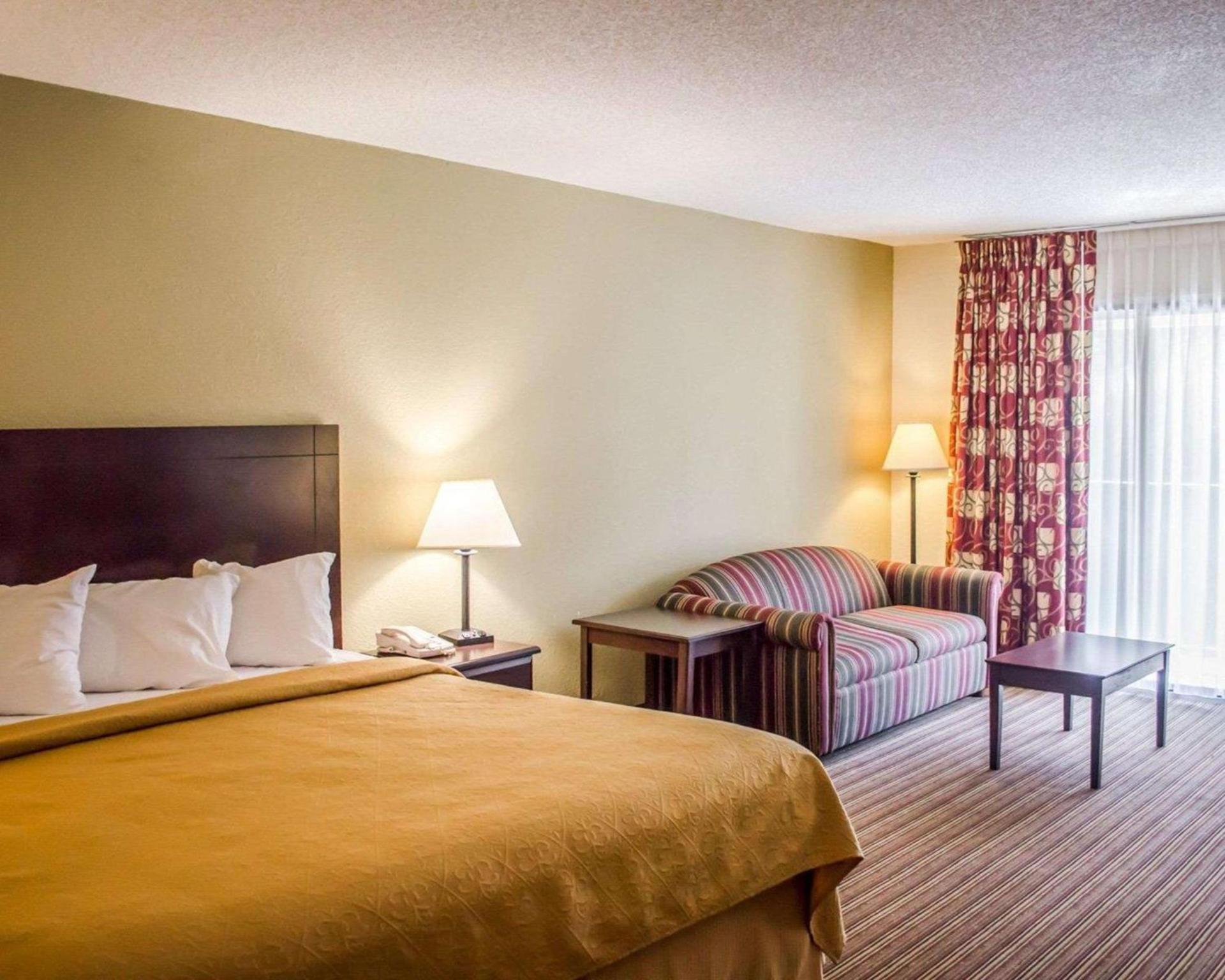 Quality Inn & Suites Pensacola Bayview photo 16