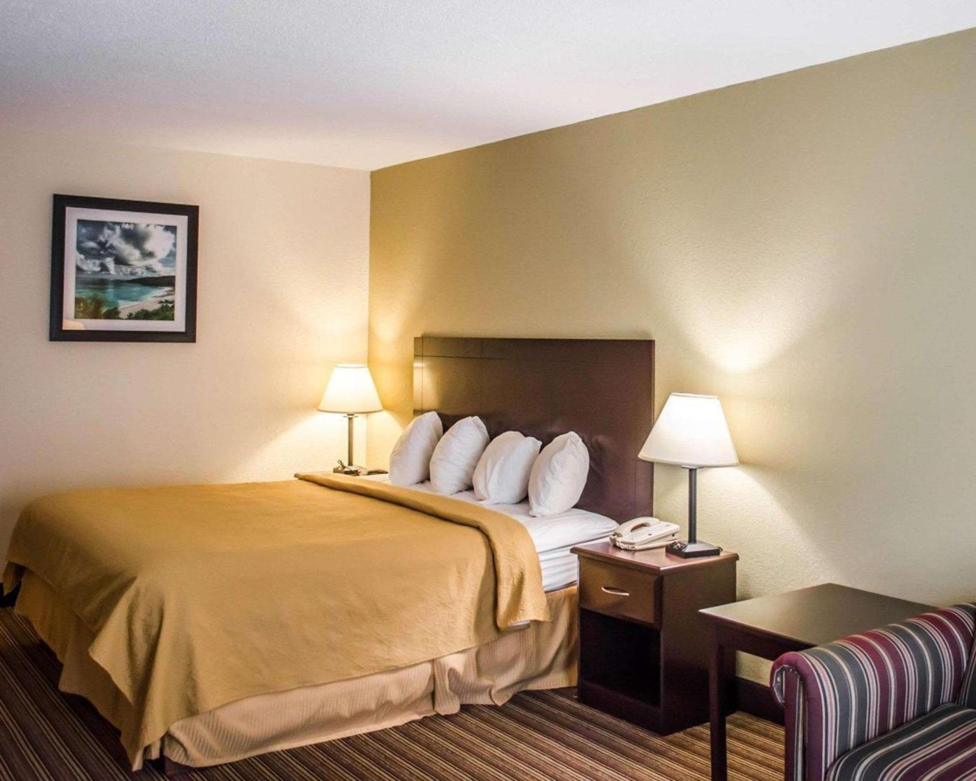 Quality Inn & Suites Pensacola Bayview photo 17