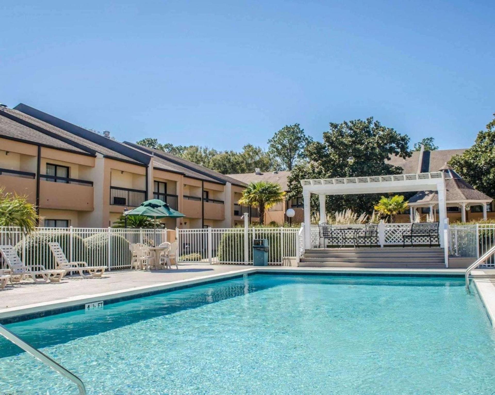 Quality Inn & Suites Pensacola Bayview photo 23