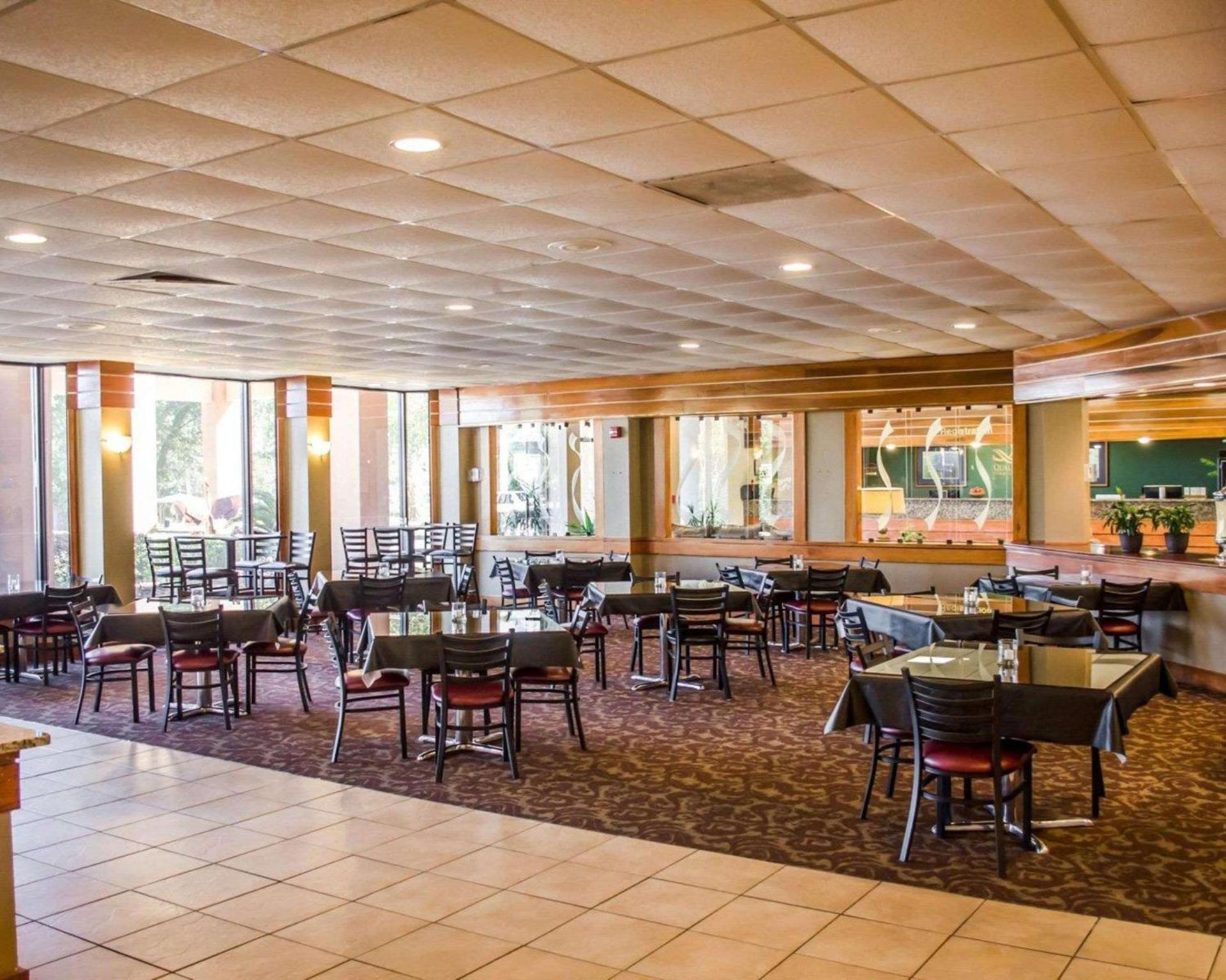Quality Inn & Suites Pensacola Bayview photo 32
