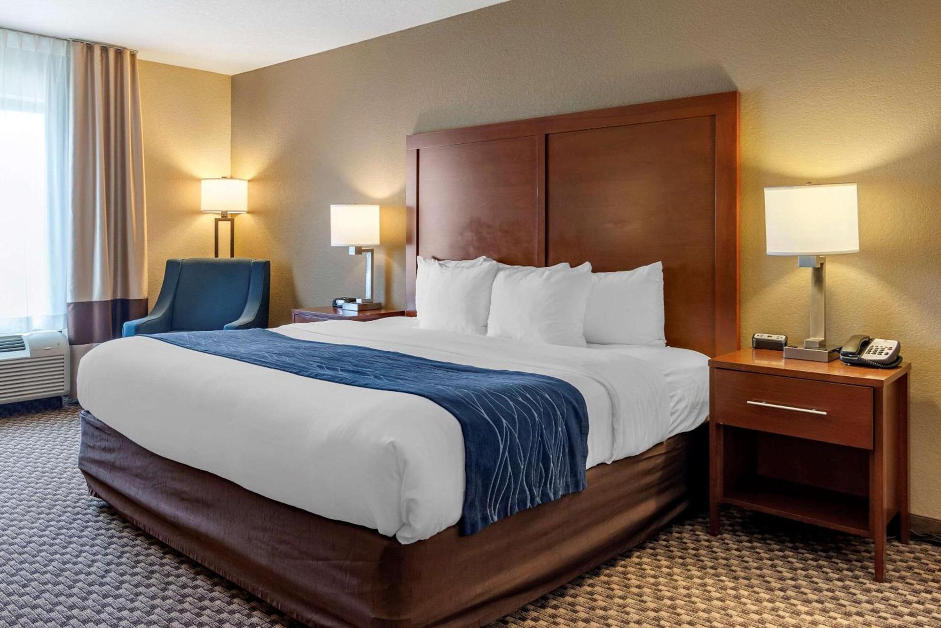 Comfort Inn & Suites Blue Ridge photo 5