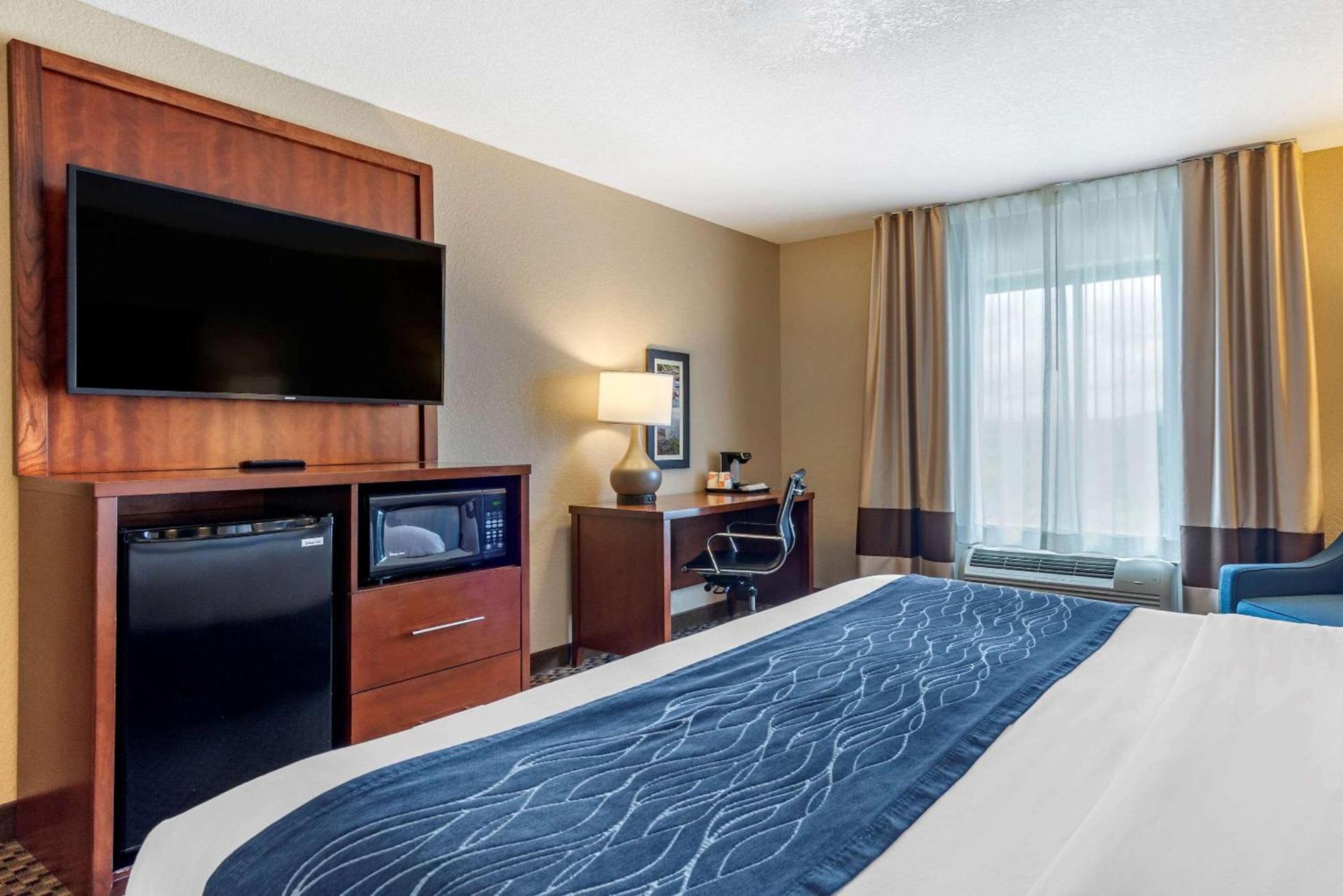 Comfort Inn & Suites Blue Ridge photo 6