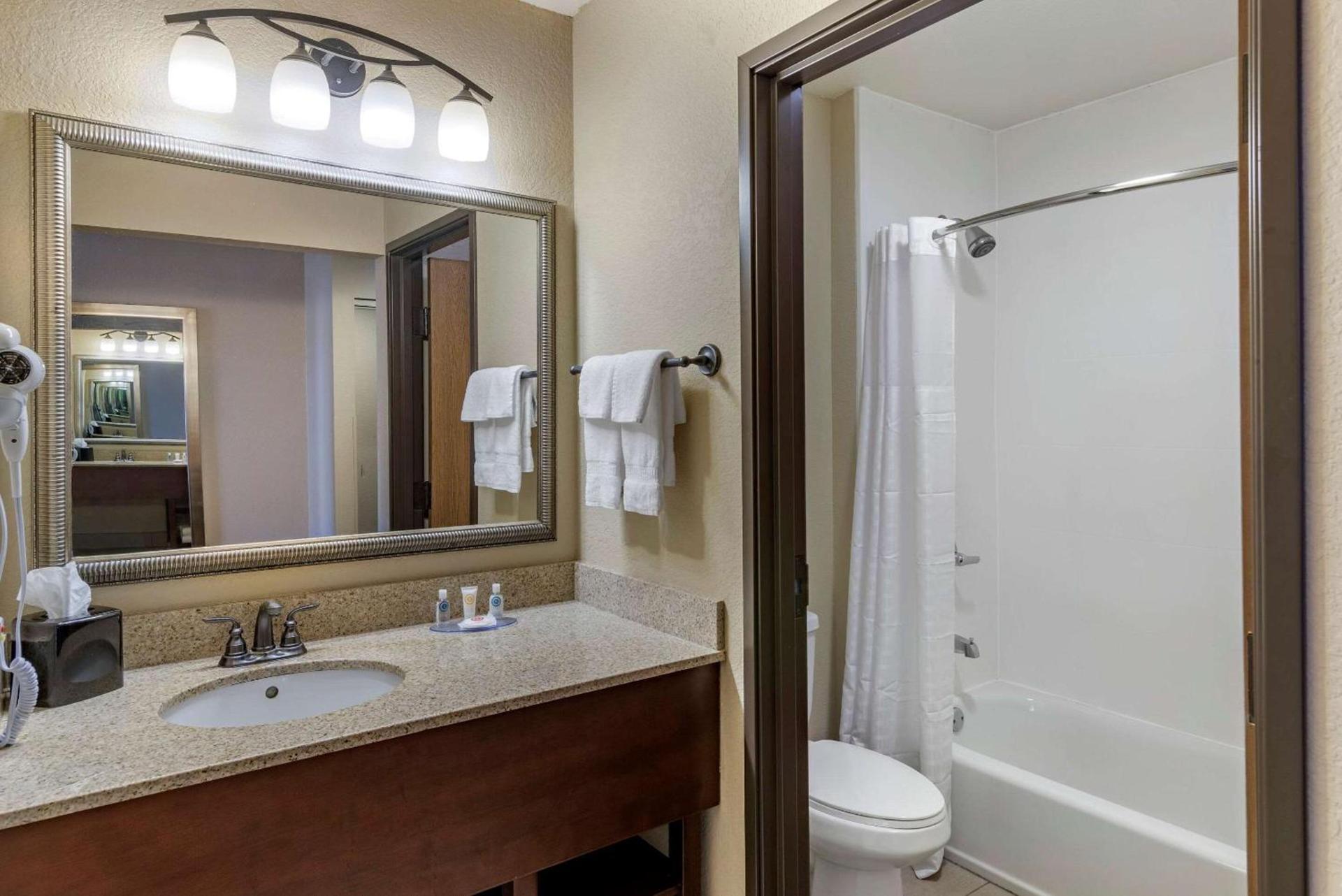 Comfort Inn & Suites Blue Ridge photo 8