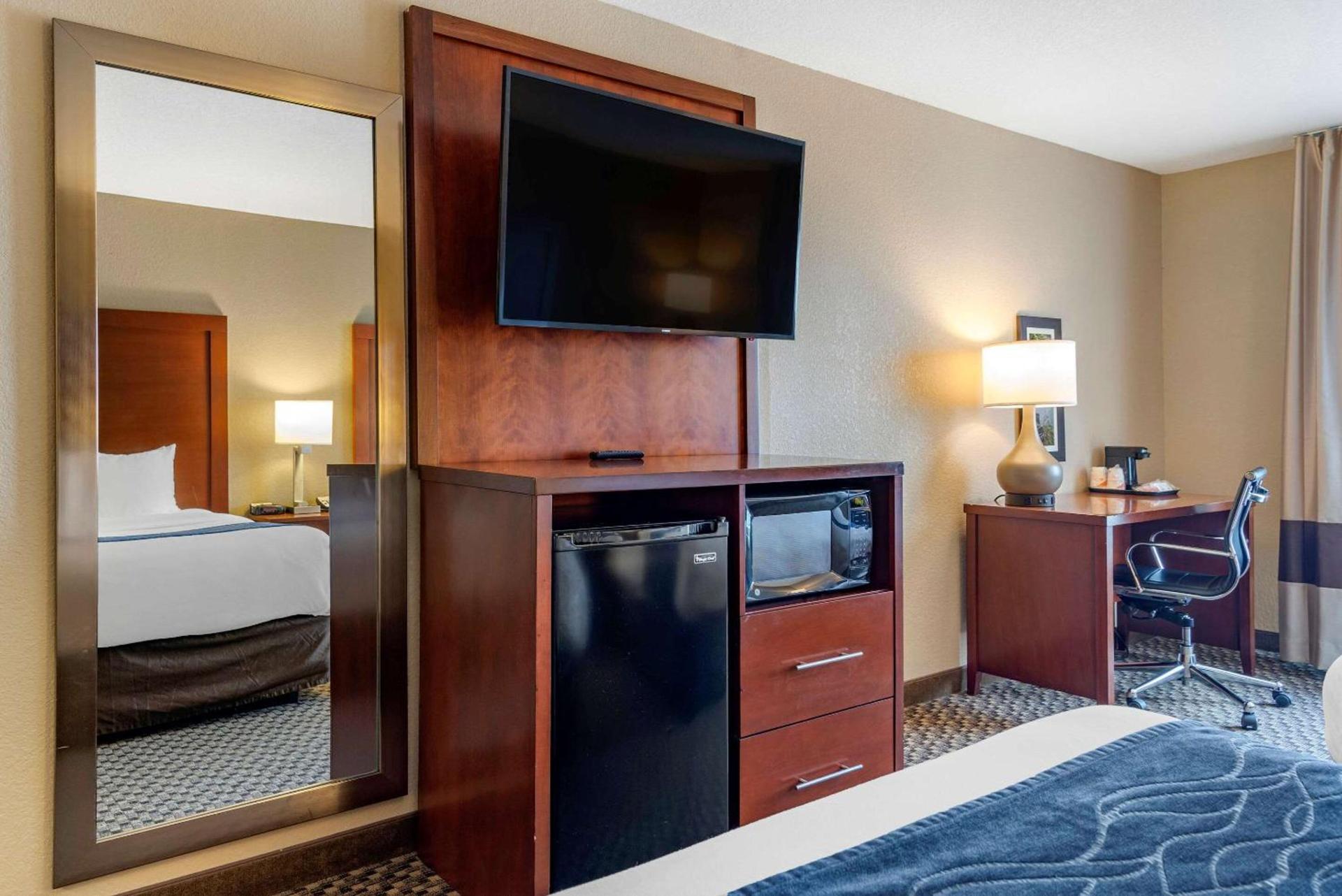 Comfort Inn & Suites Blue Ridge photo 14