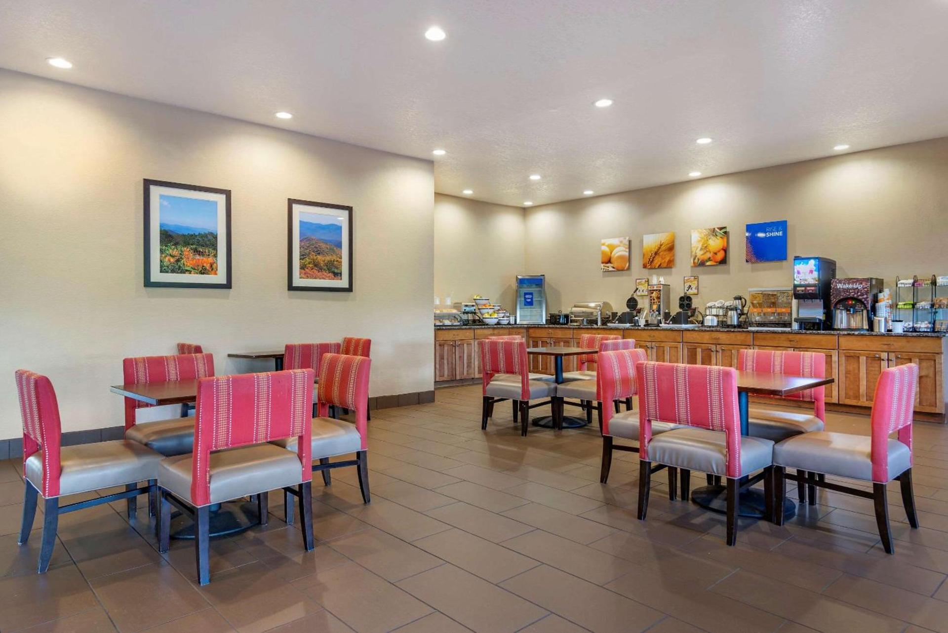 Comfort Inn & Suites Blue Ridge photo 37