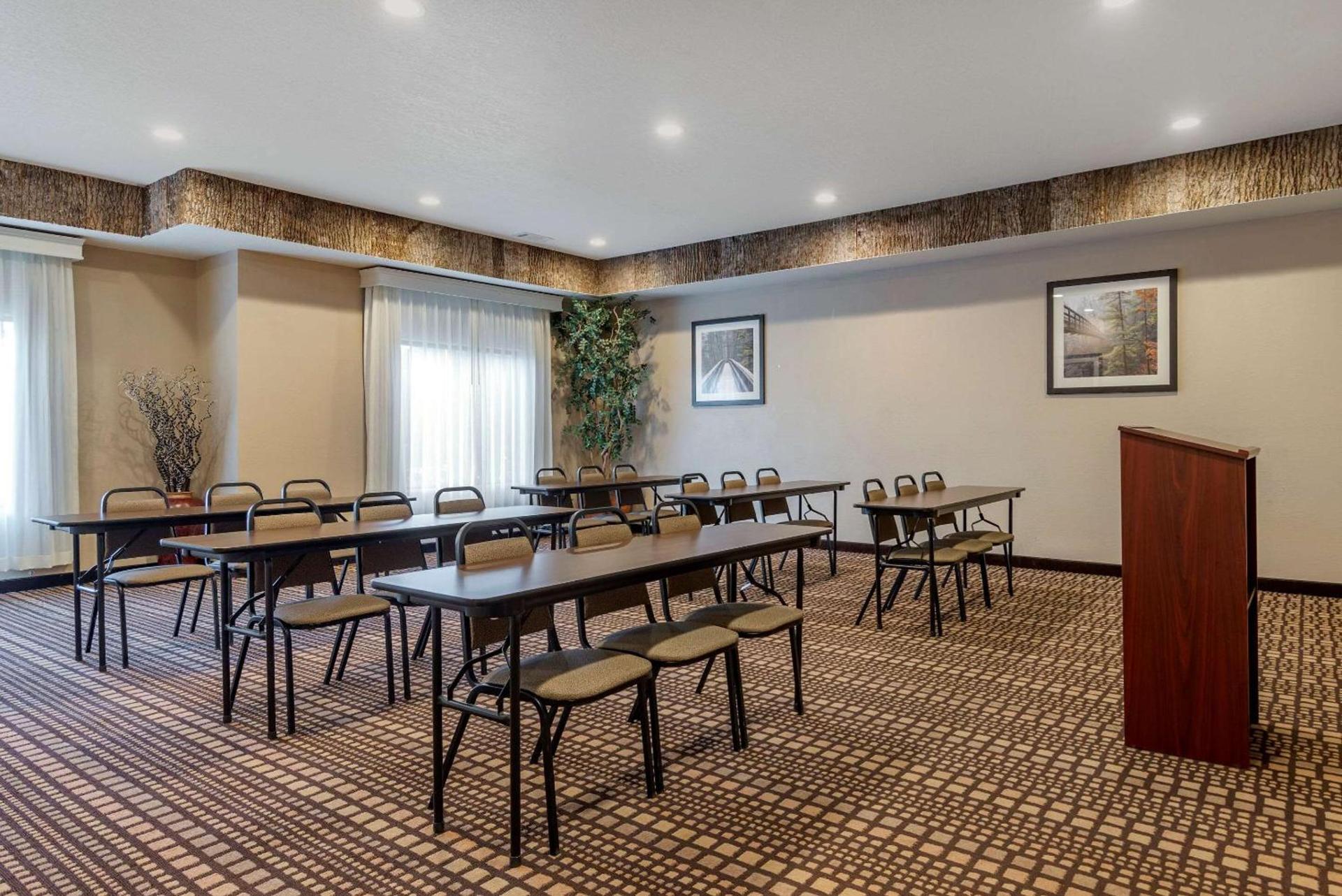 Comfort Inn & Suites Blue Ridge photo 34