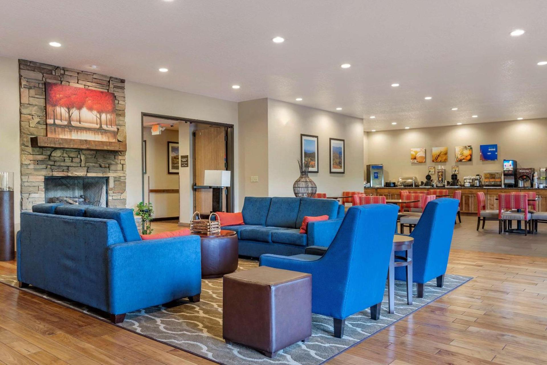 Comfort Inn & Suites Blue Ridge photo 36