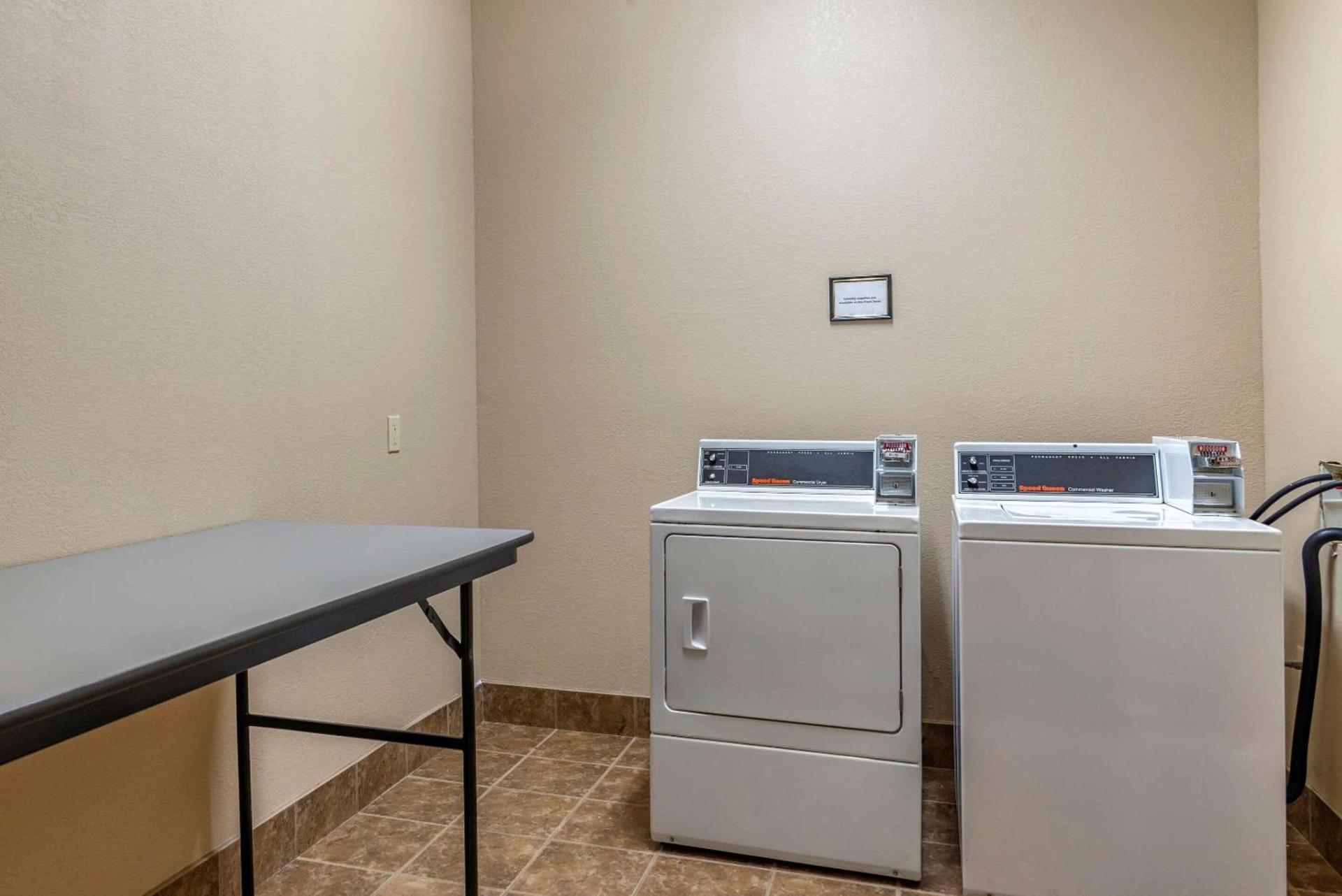 Comfort Inn & Suites Blue Ridge photo 38