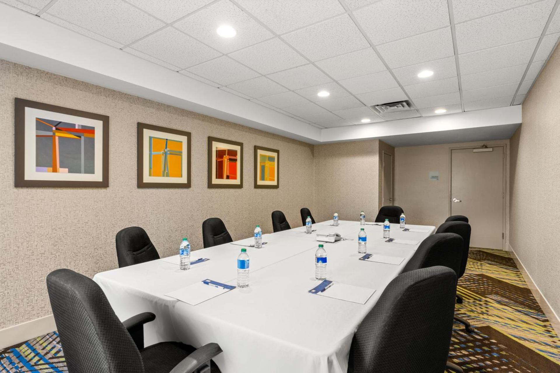 Holiday Inn Express and Suites Sumner by IHG photo 6