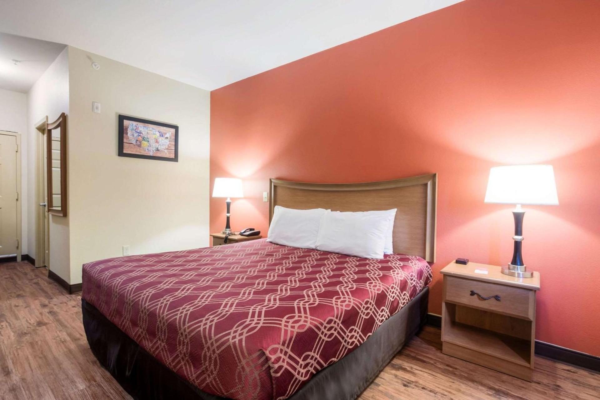 Econo Lodge Inn & Suites Rockmart photo 11