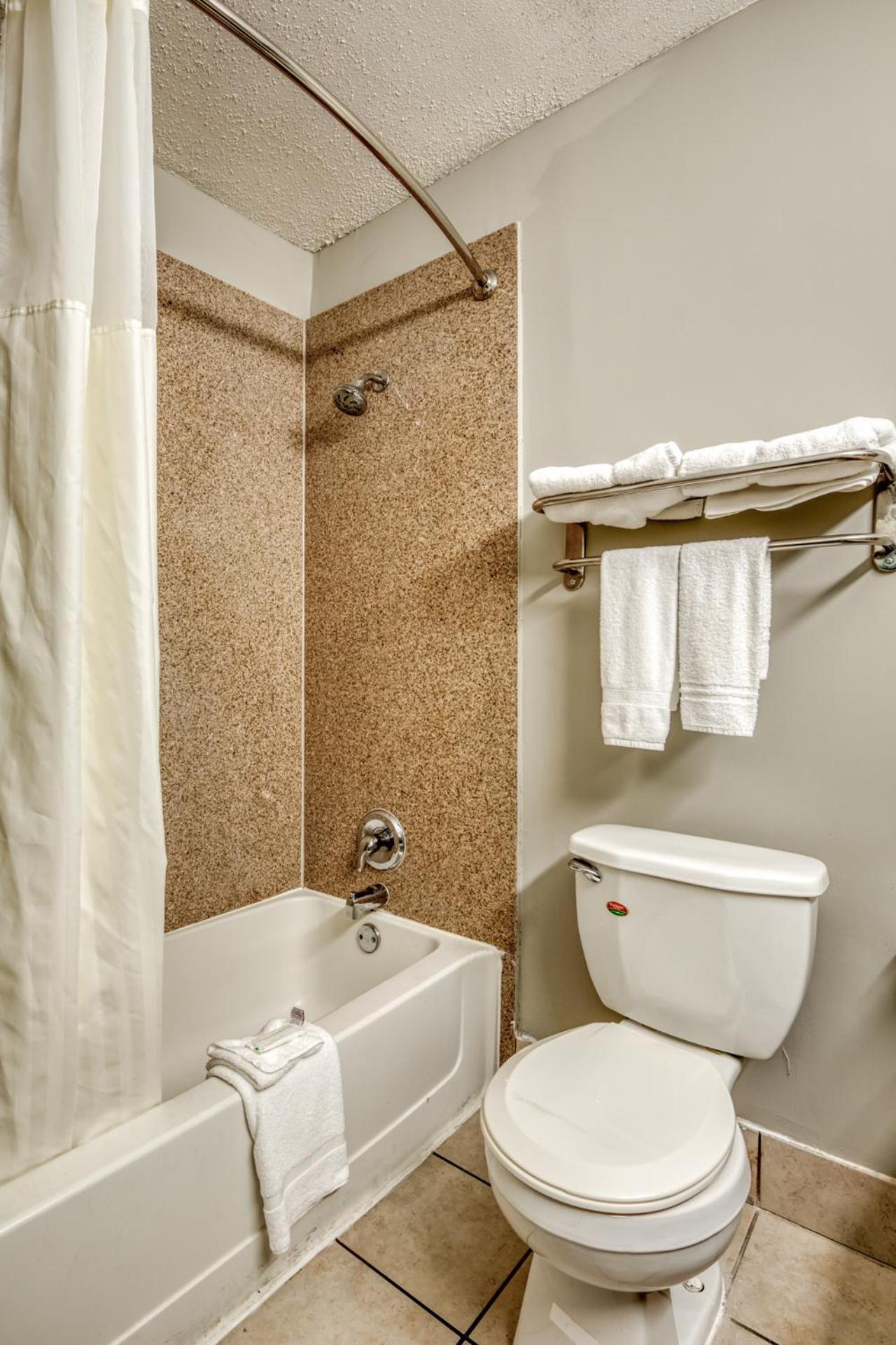 Gardentree Hotels Memphis East near I 40 photo 33