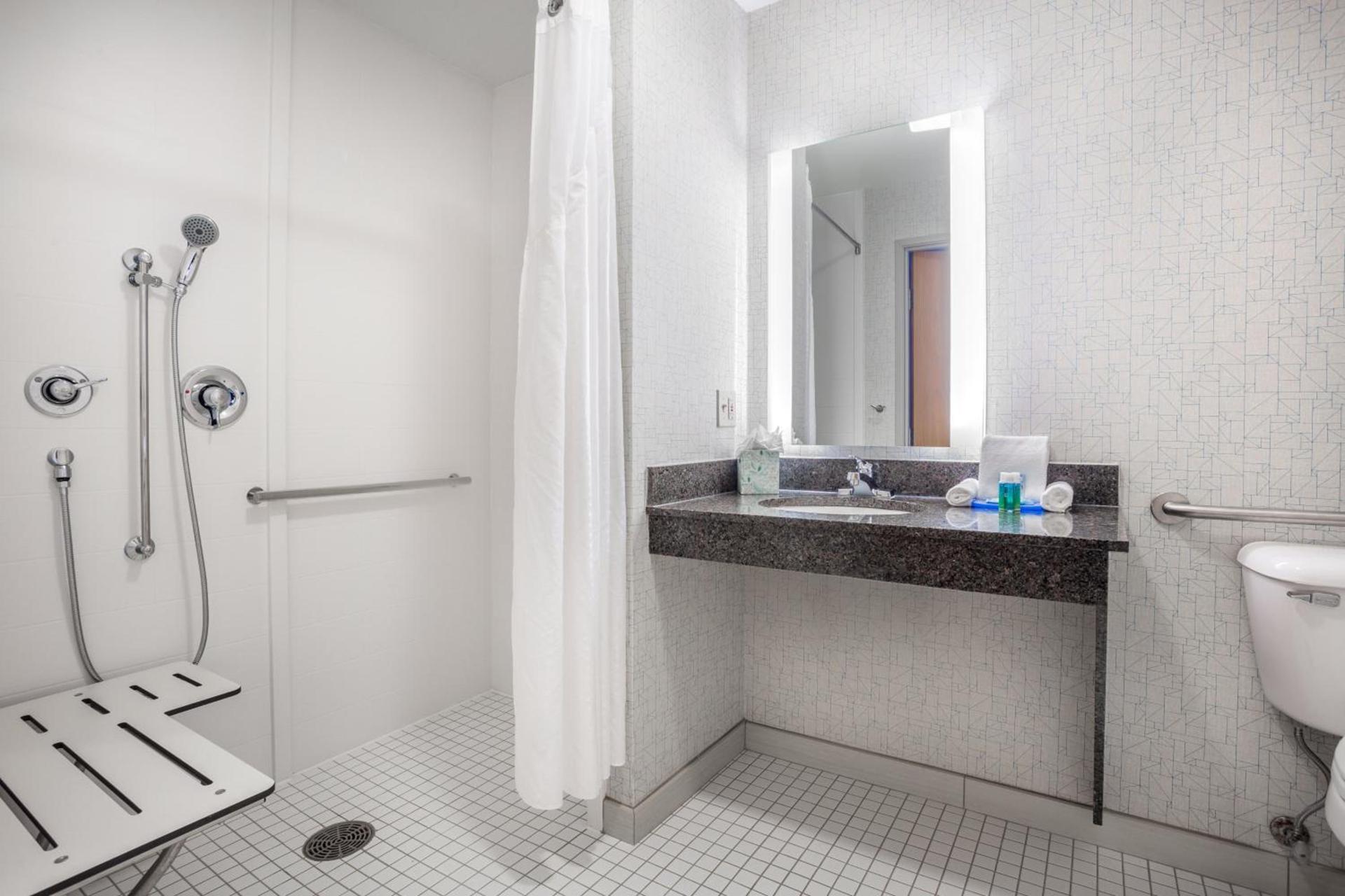 Holiday Inn Express Wisconsin Dells by IHG photo 8