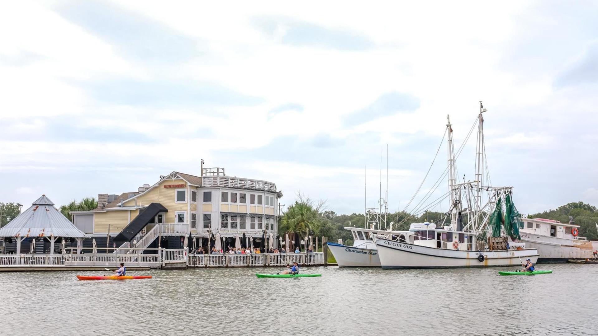 Shem Creek Inn photo 6