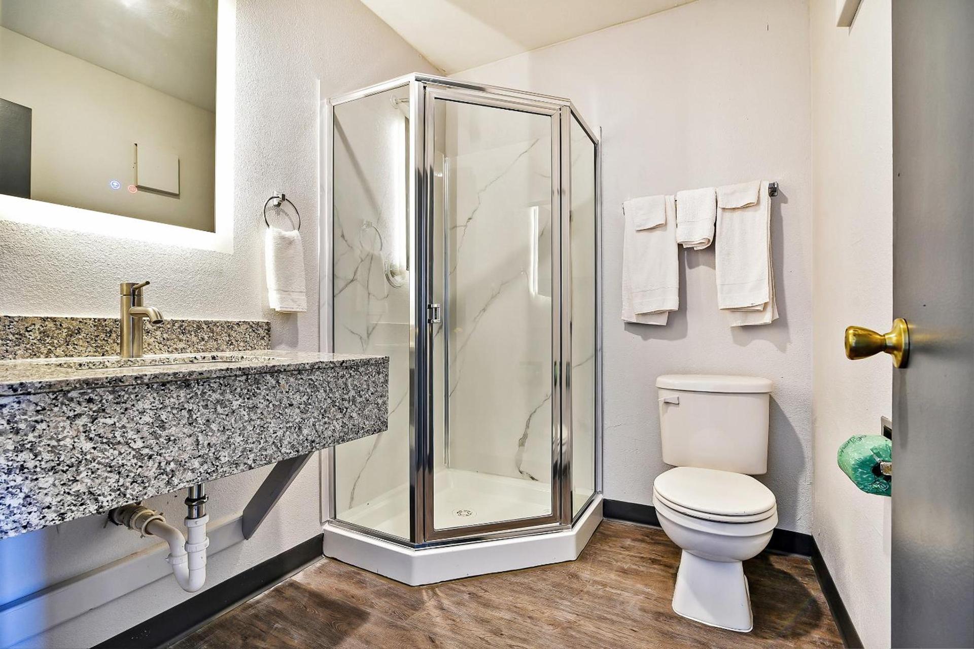 OYO Hotel Shreveport Airport North photo 33