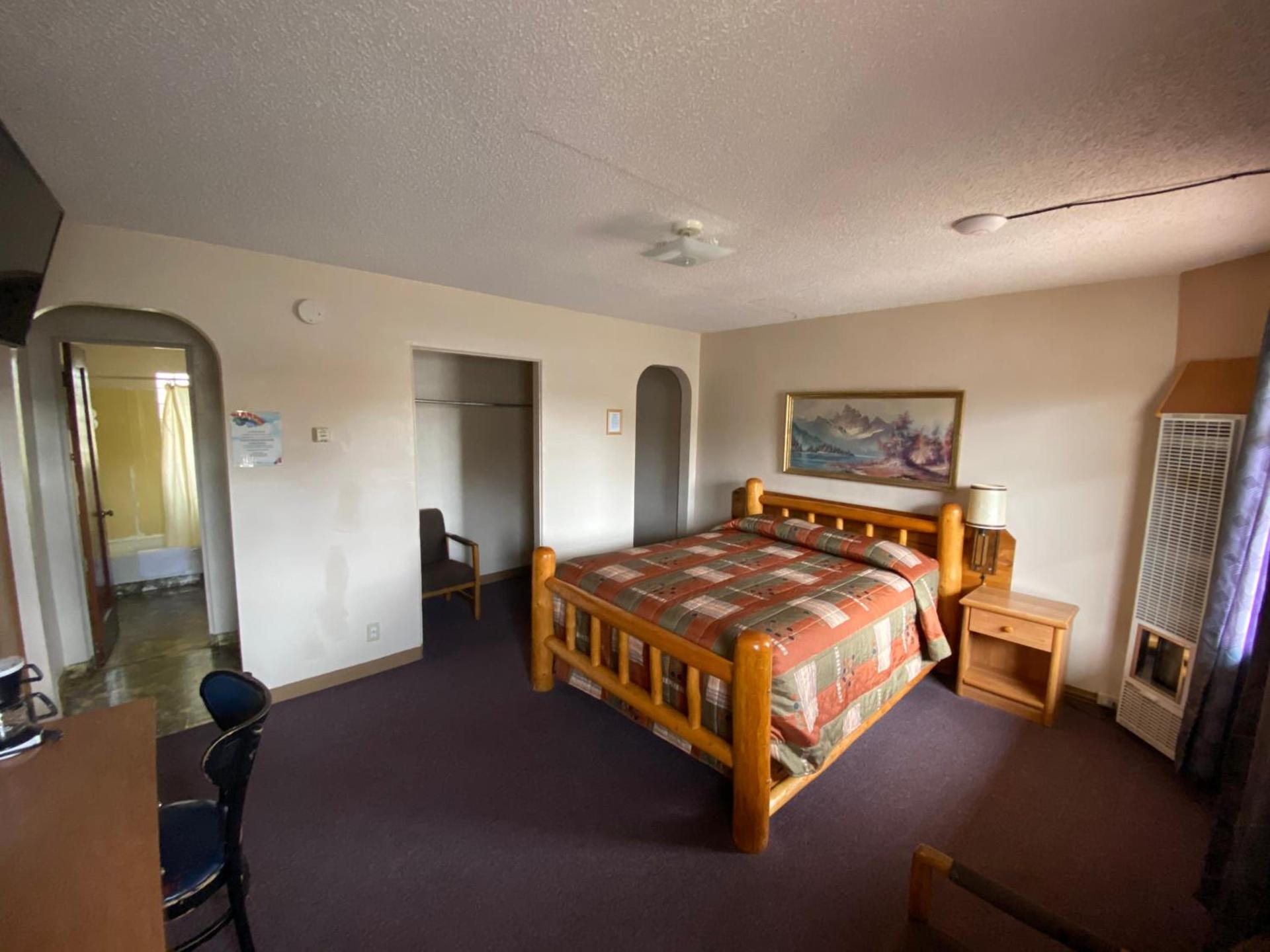 Rainbow Motel photo 9