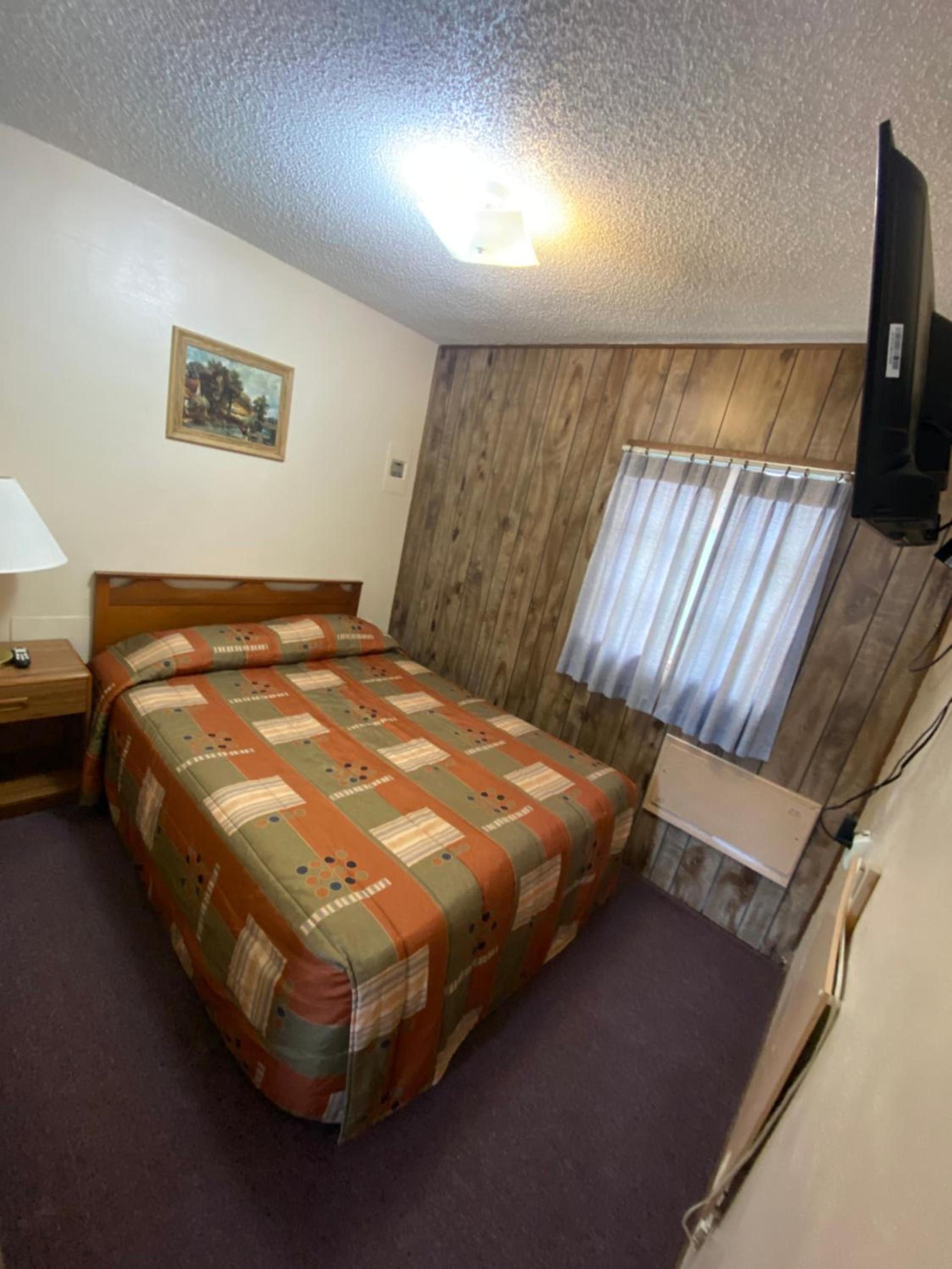 Rainbow Motel photo 8
