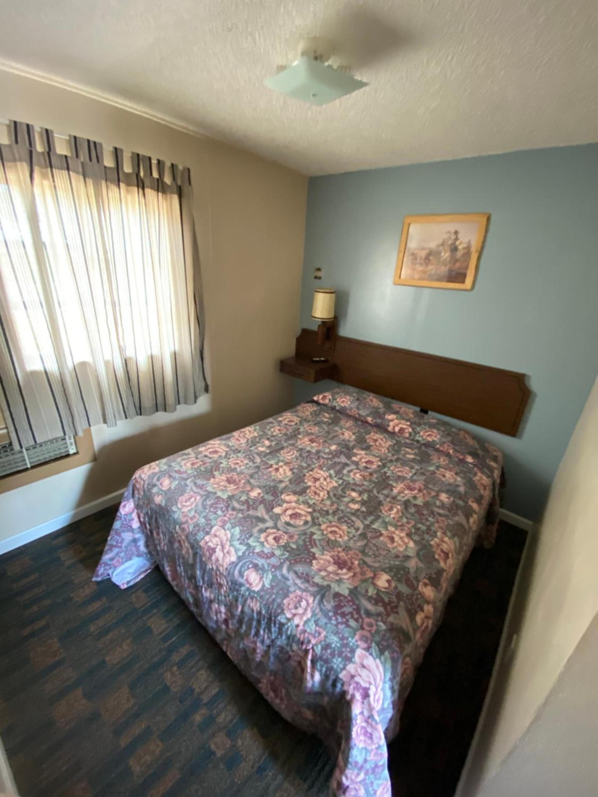Rainbow Motel photo 3