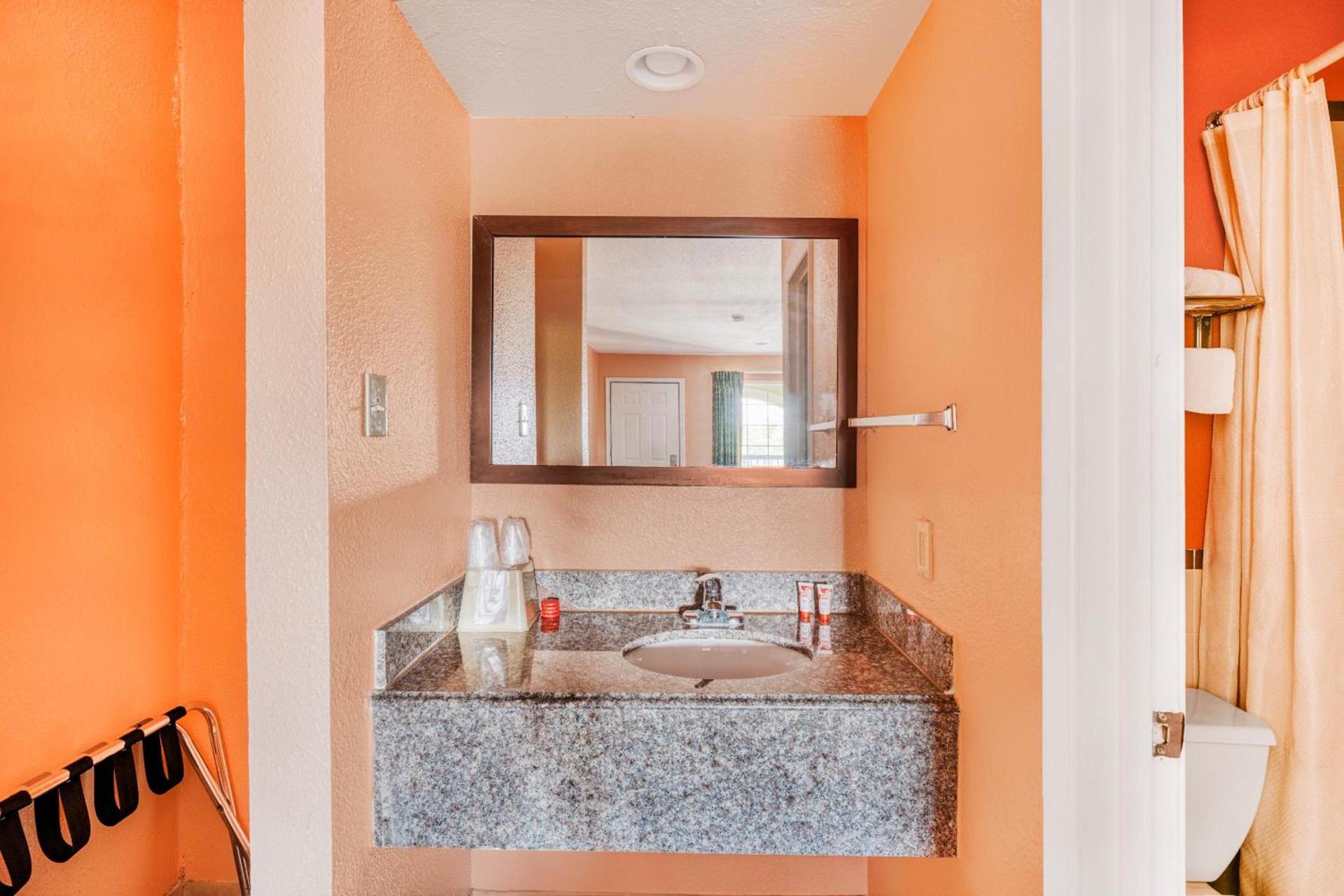 Sienna Inn Channelview, TX photo 33