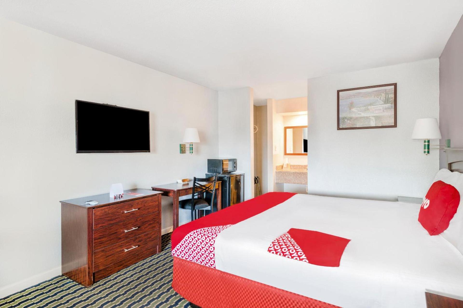 Sienna Inn Channelview, TX photo 30