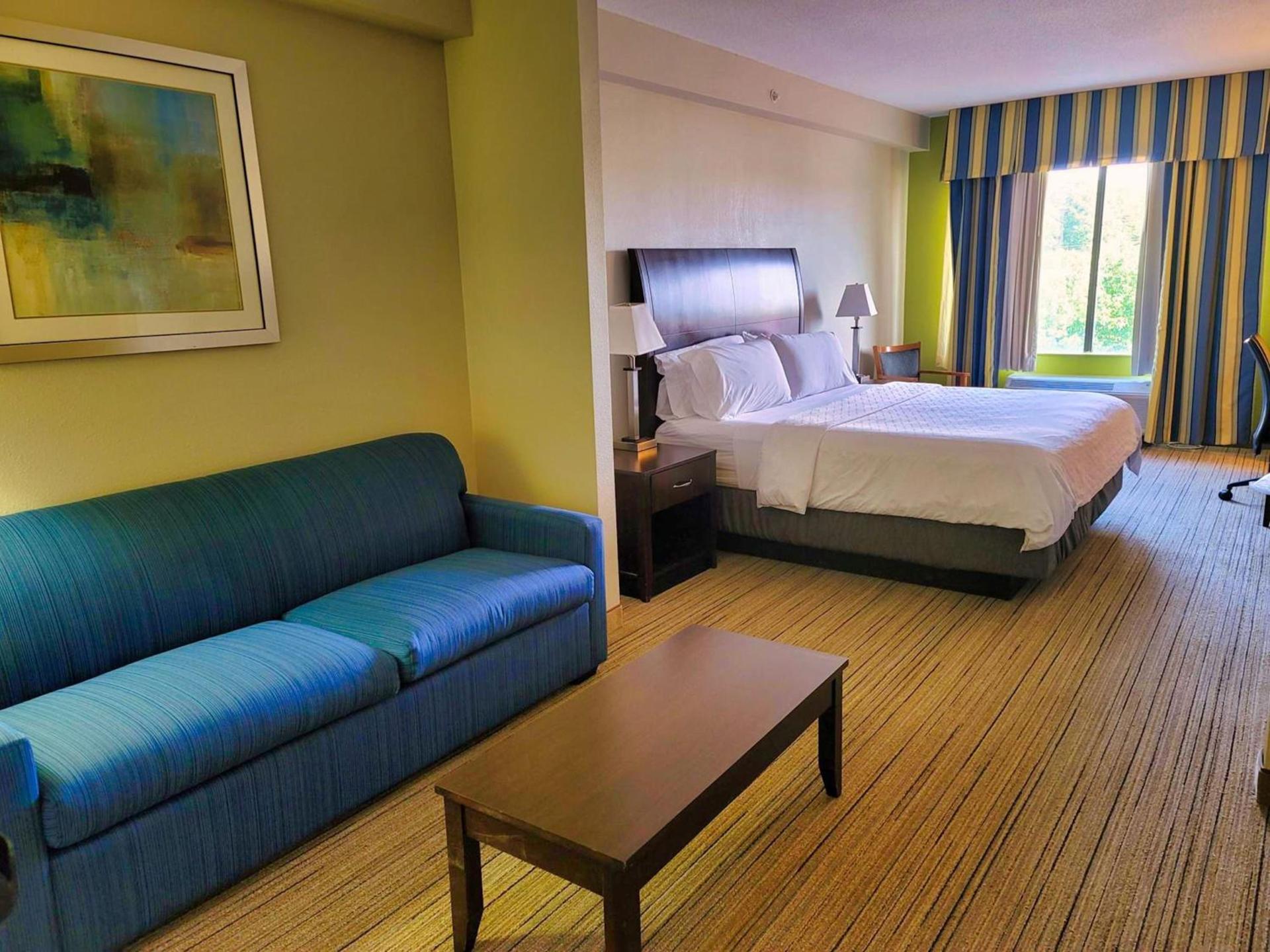 Holiday Inn Express & Suites Wilson-Downtown by IHG photo 5