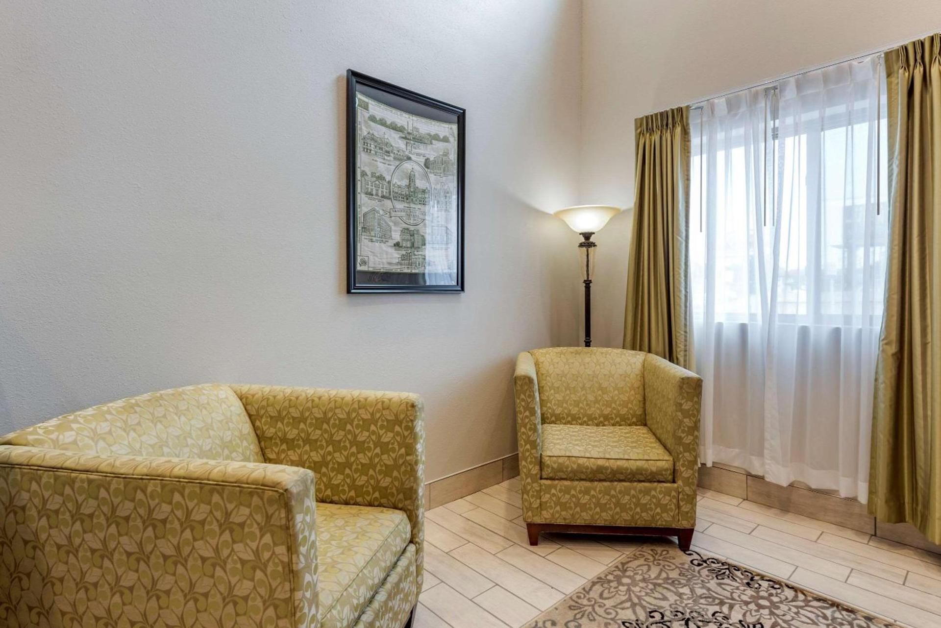 Quality Inn & Suites Evansville Downtown photo 6