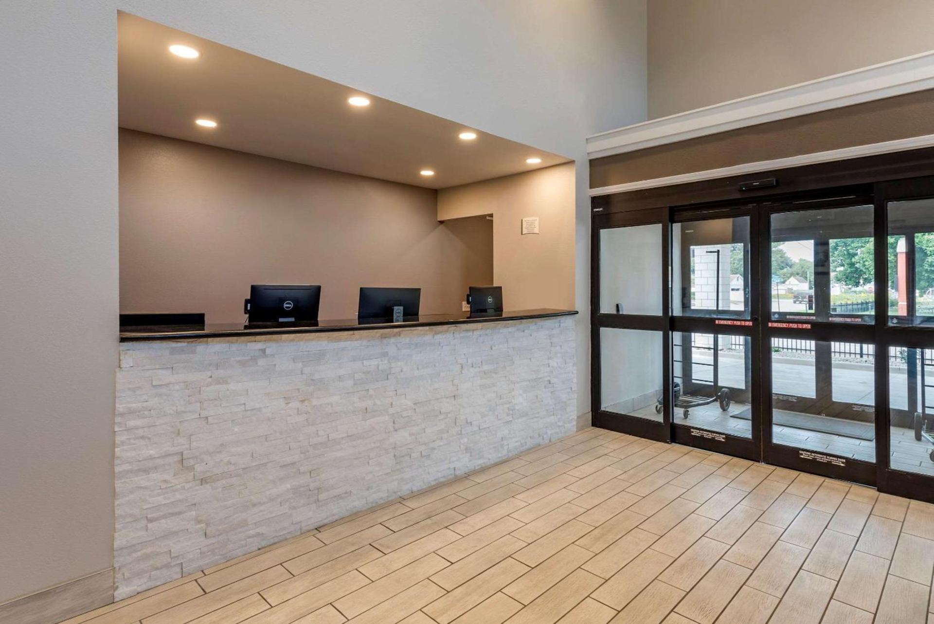 Quality Inn & Suites Evansville Downtown photo 4