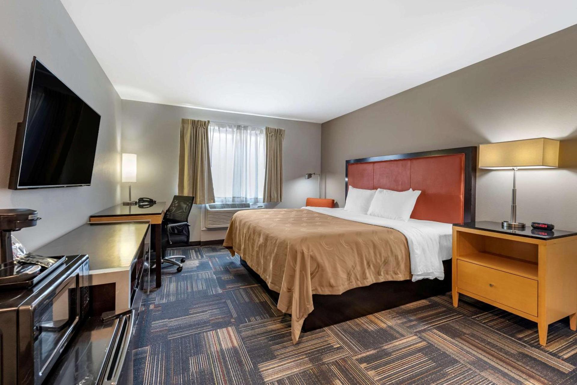 Quality Inn & Suites Evansville Downtown photo 7