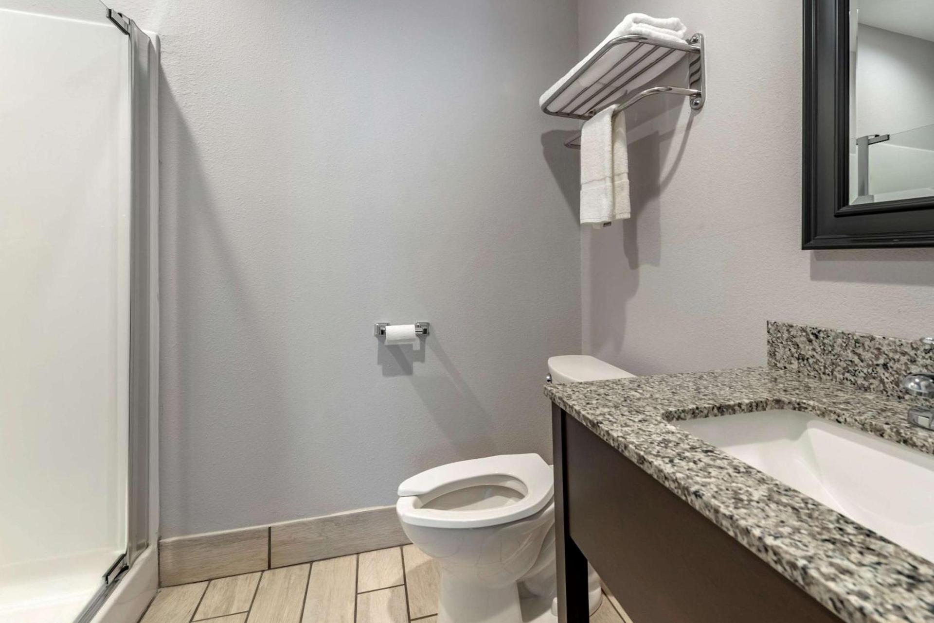 Quality Inn & Suites Evansville Downtown photo 10