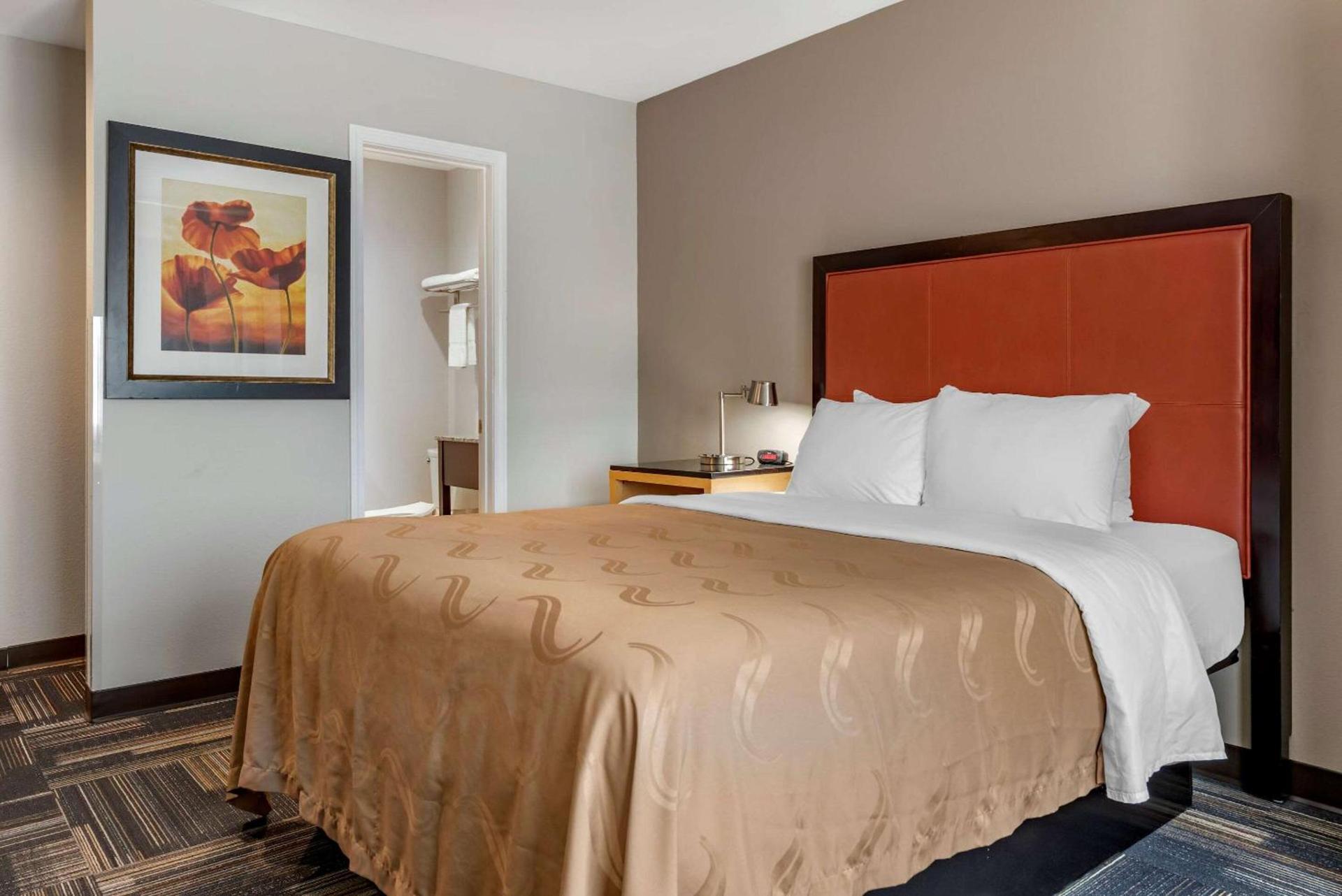 Quality Inn & Suites Evansville Downtown photo 13