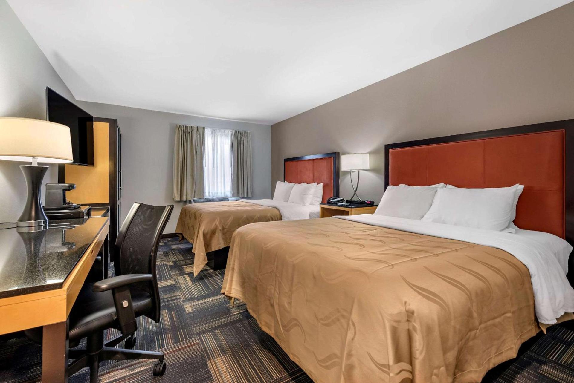 Quality Inn & Suites Evansville Downtown photo 14