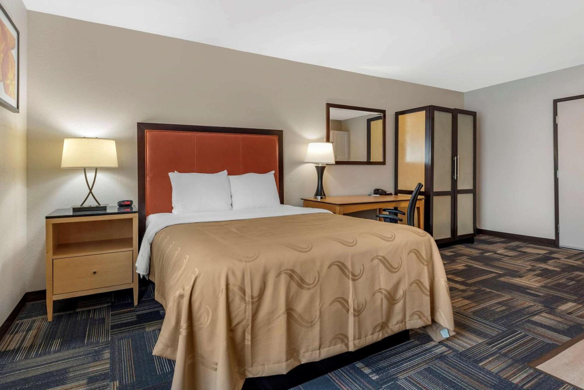 Quality Inn & Suites Evansville Downtown photo 19