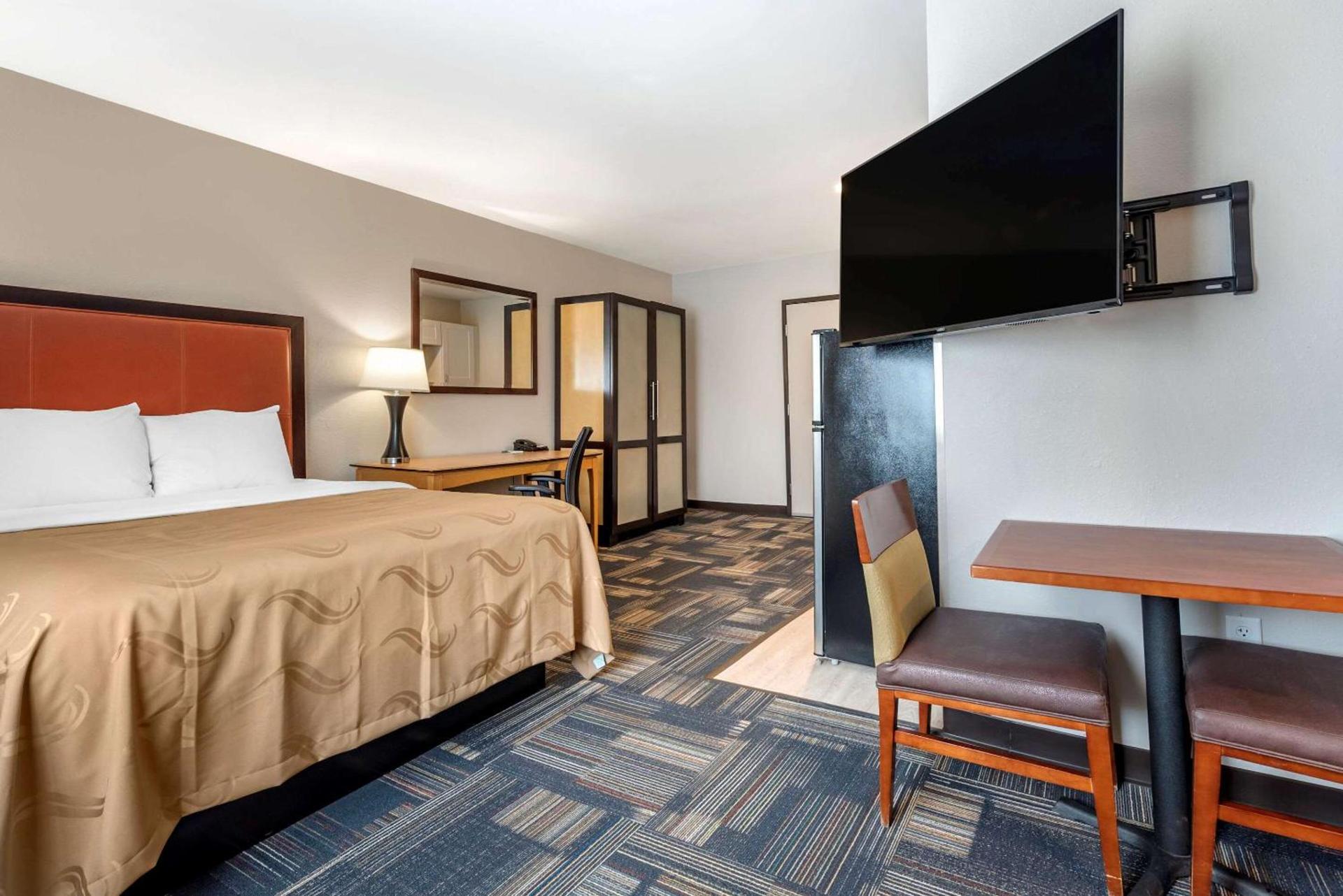 Quality Inn & Suites Evansville Downtown photo 21