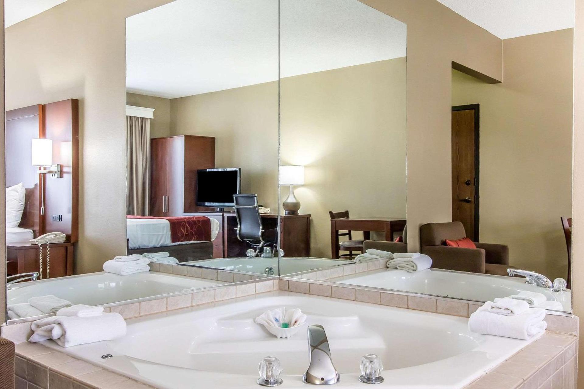 Comfort Suites Effingham Central photo 20