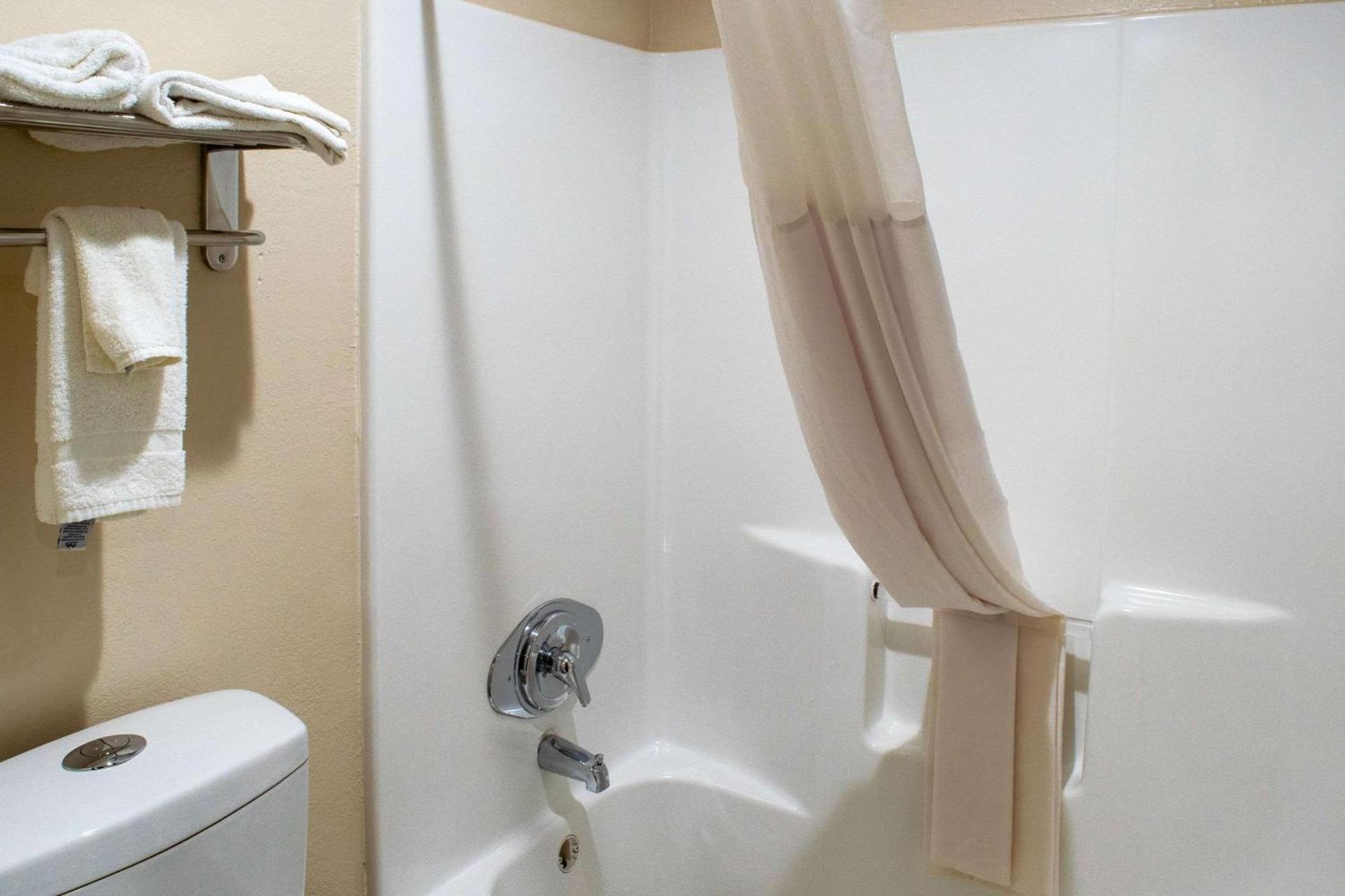 Quality Inn Plainfield - Indianapolis West photo 18