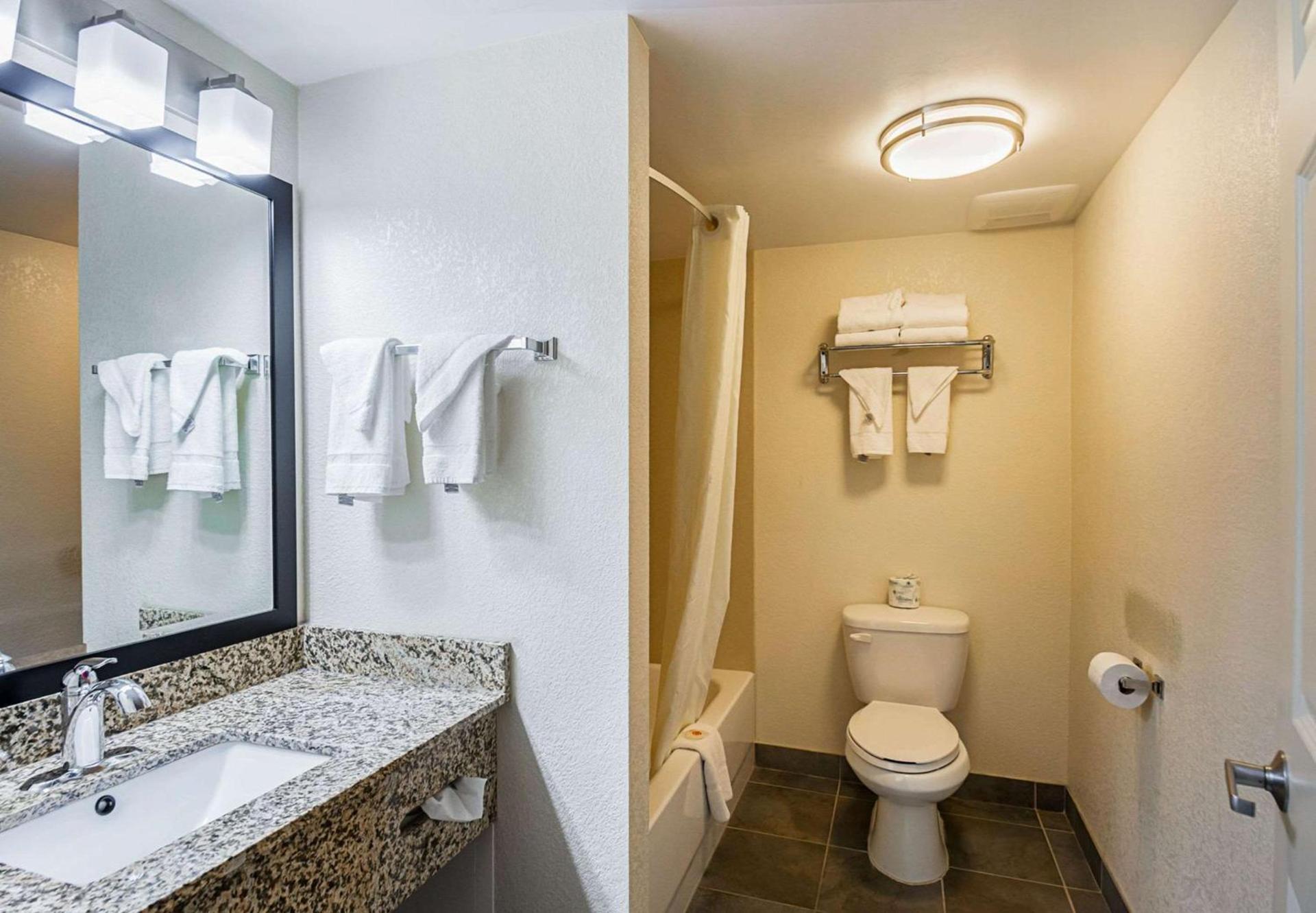 Quality Inn & Suites Hagerstown photo 26