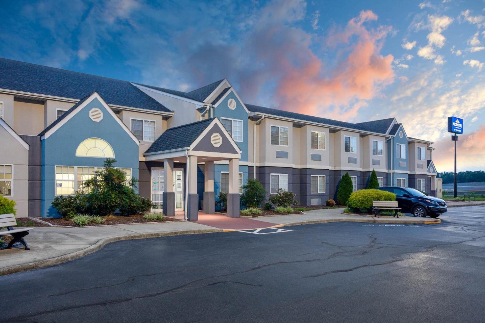 Microtel Inn & Suites by Wyndham Burlington photo 8