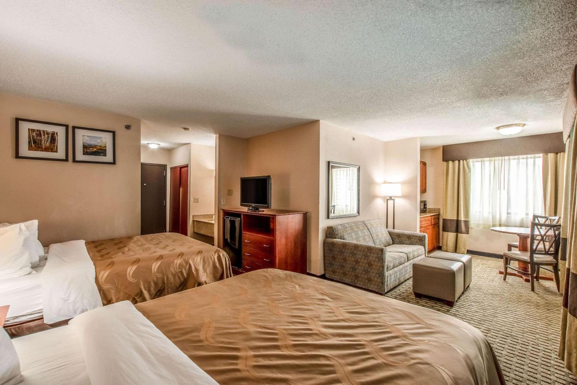 Country Inn & Suites by Radisson, Muskegon, MI photo 9