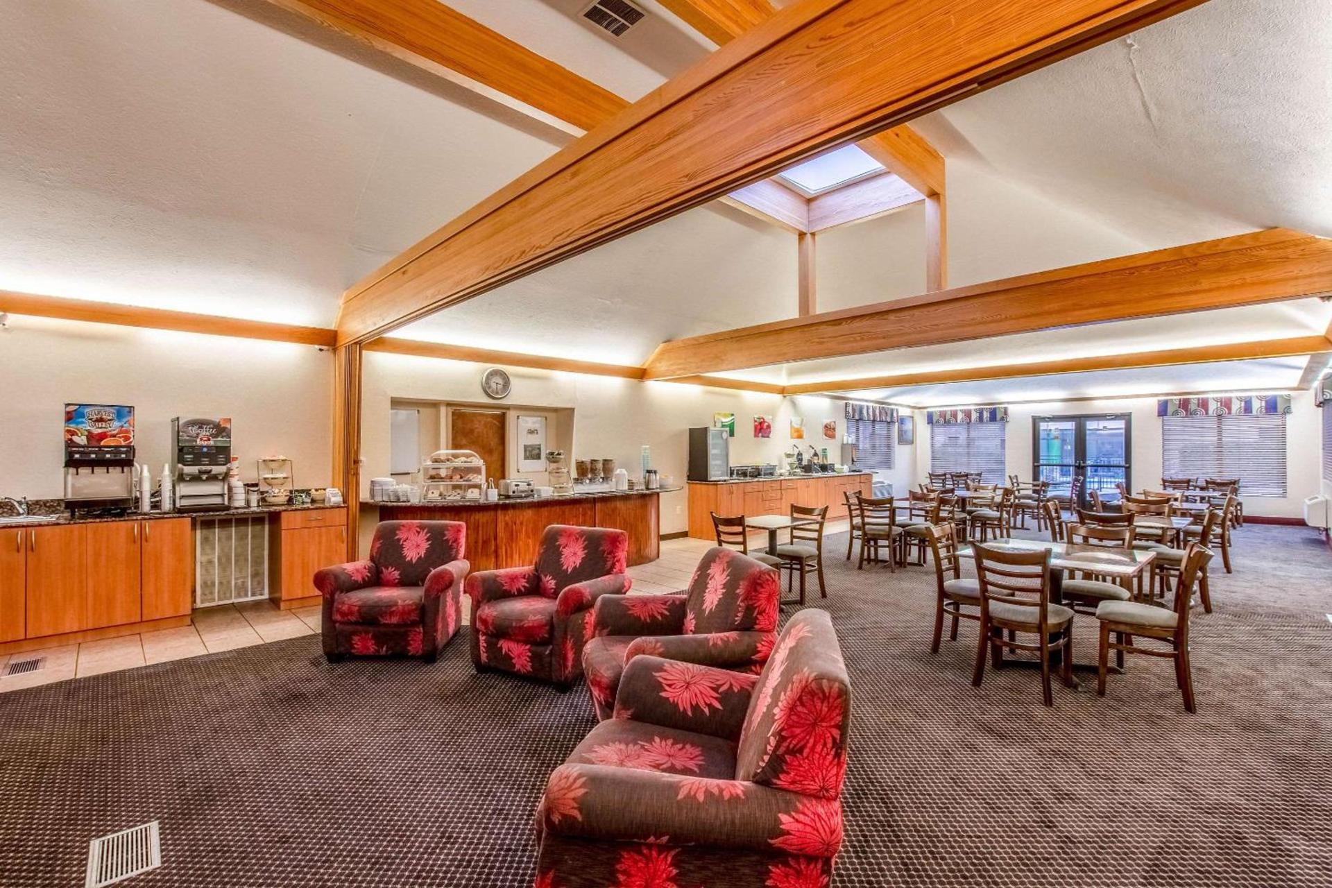 Country Inn & Suites by Radisson, Muskegon, MI photo 23