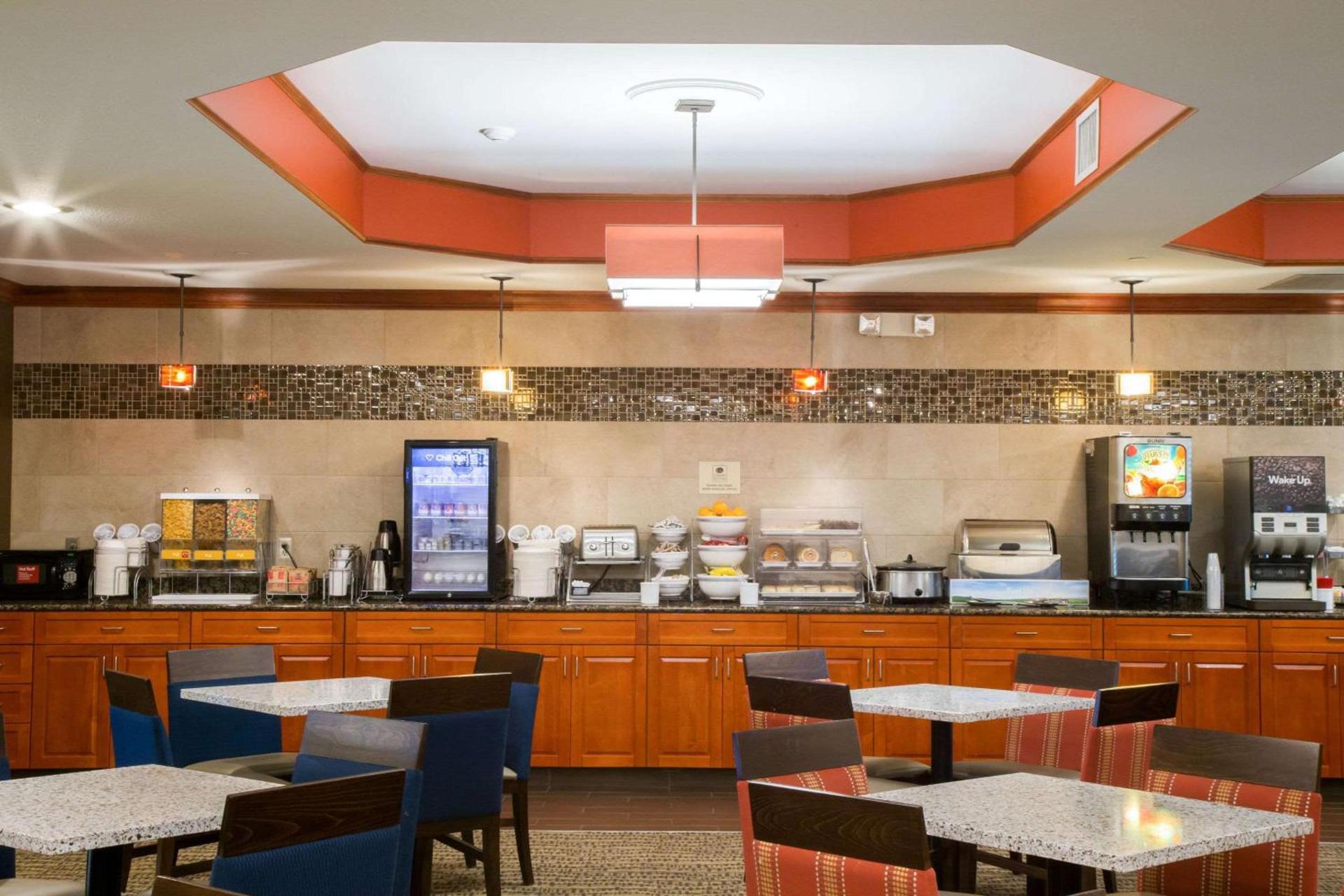 Comfort Suites Grand Rapids South photo 44