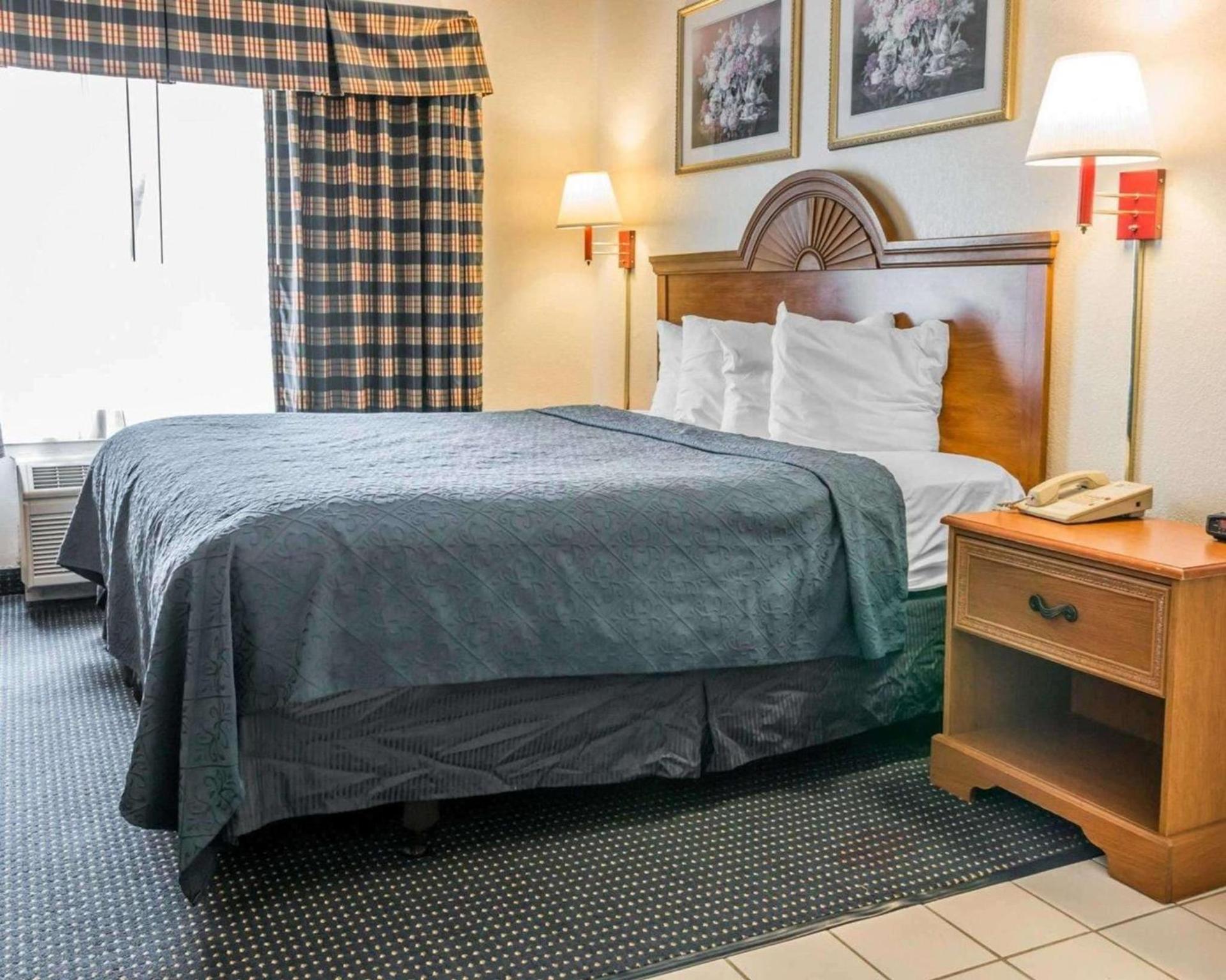 Quality Inn Kalamazoo near Wings Stadium photo 10