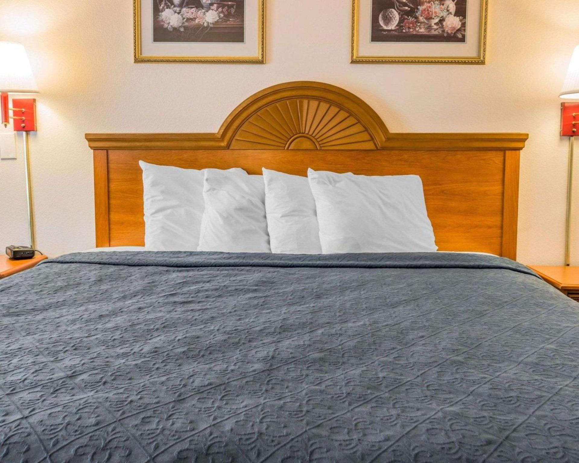 Quality Inn Kalamazoo near Wings Stadium photo 11