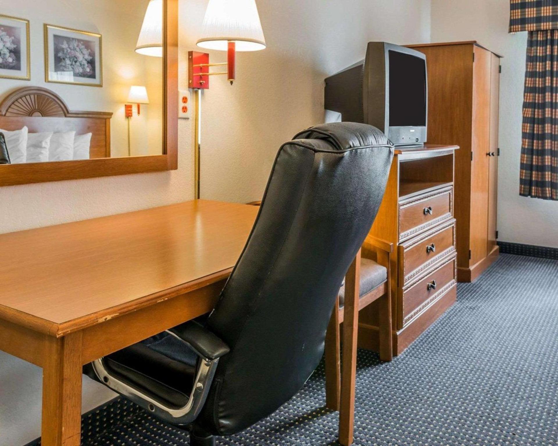 Quality Inn Kalamazoo near Wings Stadium photo 15
